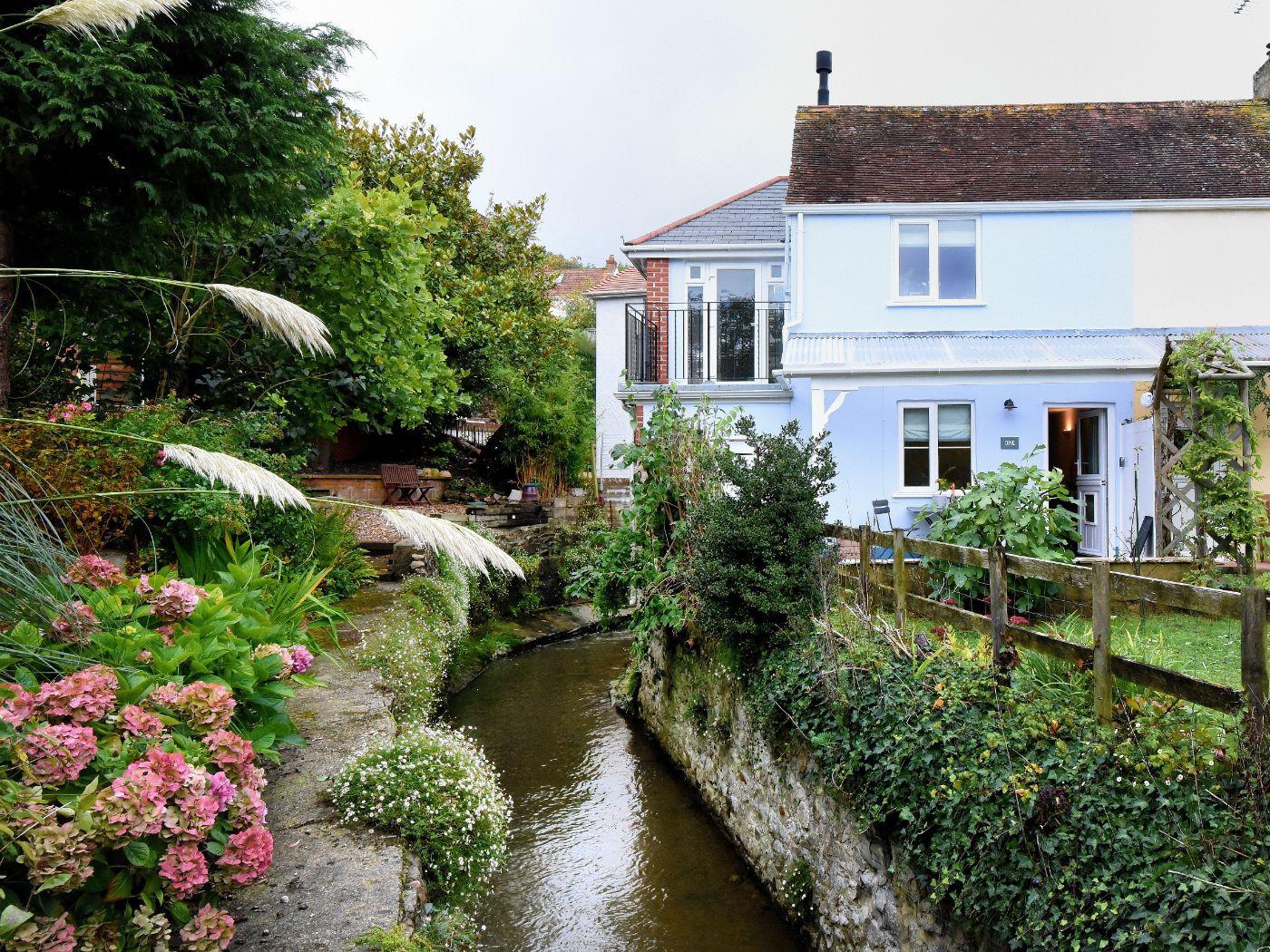 Holiday Cottage Reviews for 1 Lymbrook Cottages - Self Catering in Lyme Regis, Dorset