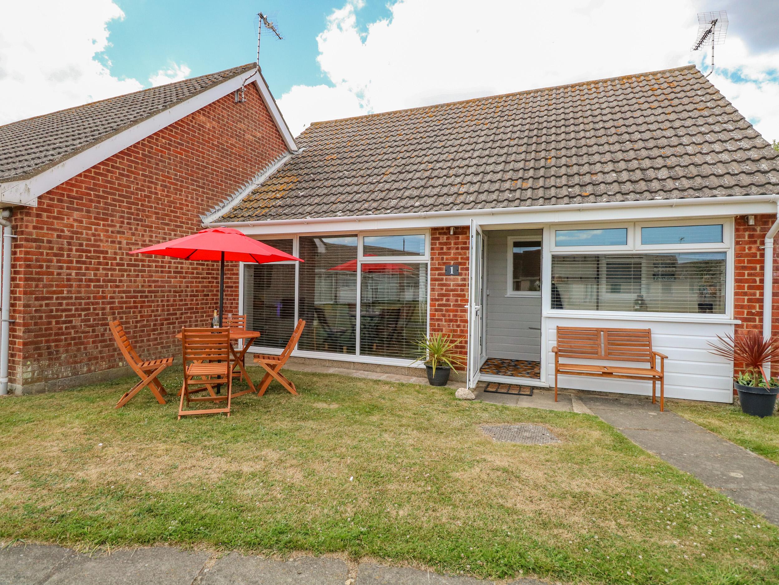 Holiday Cottage Reviews for Bungalow by the Beach - Cottage Holiday in Kessingland, Suffolk