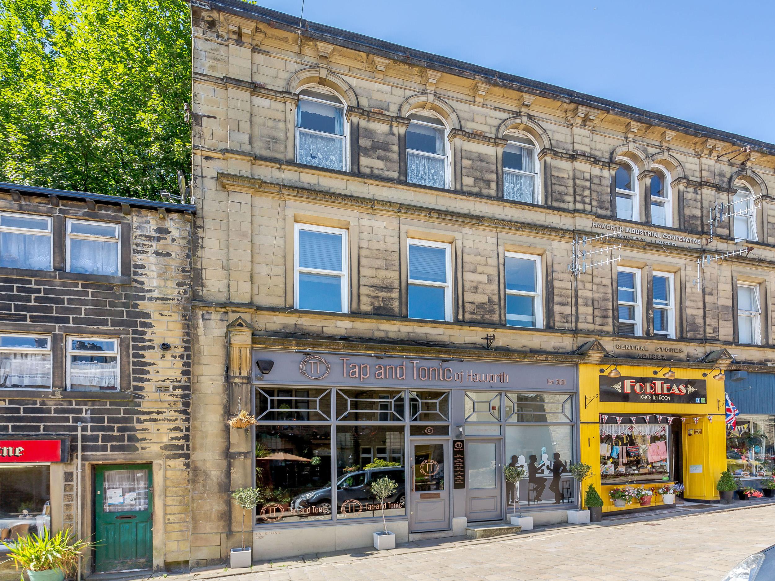 Holiday Cottage Reviews for 1 The Old Co-operative-Main Street - Holiday Cottage in Bradford, West Yorkshire