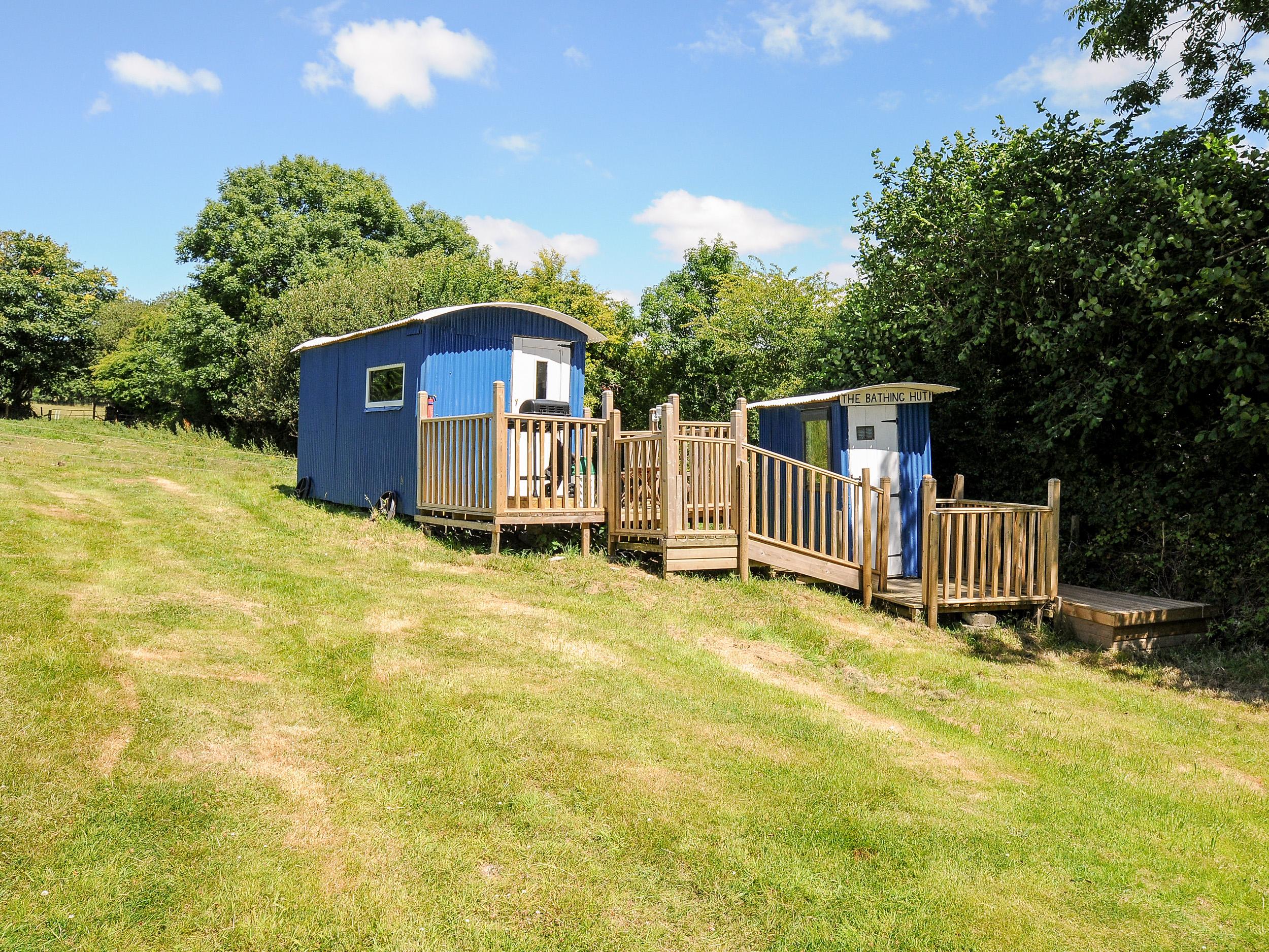 Holiday Cottage Reviews for Shepherds Hut - Cottage Holiday in Lostwithiel, Cornwall Inc Scilly