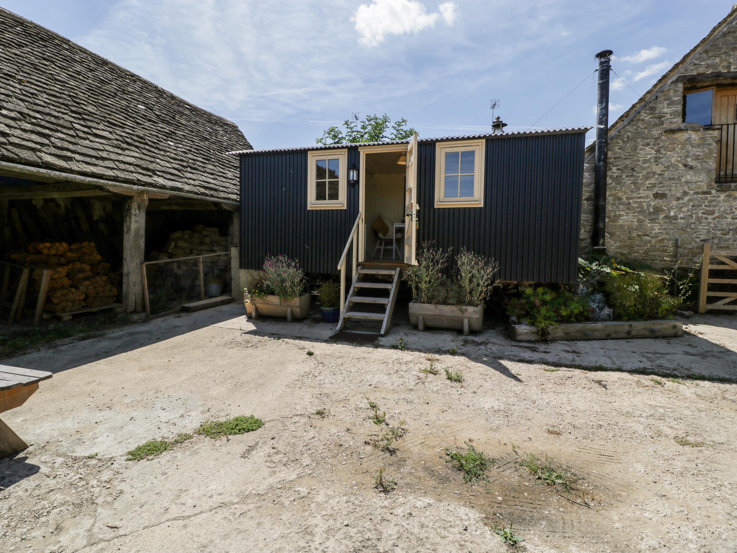 Holiday Cottage Reviews for The Hut - Self Catering Property in Stroud, Gloucestershire