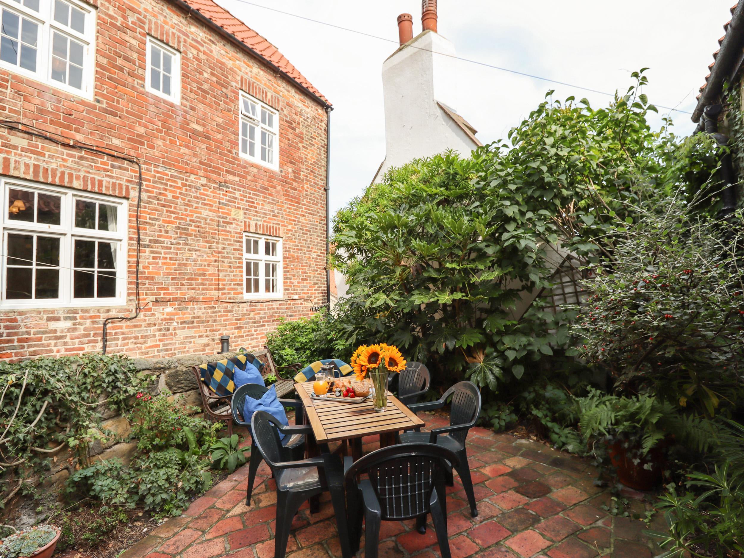 Holiday Cottage Reviews for Storm Cottage - Self Catering in Whitby, North Yorkshire