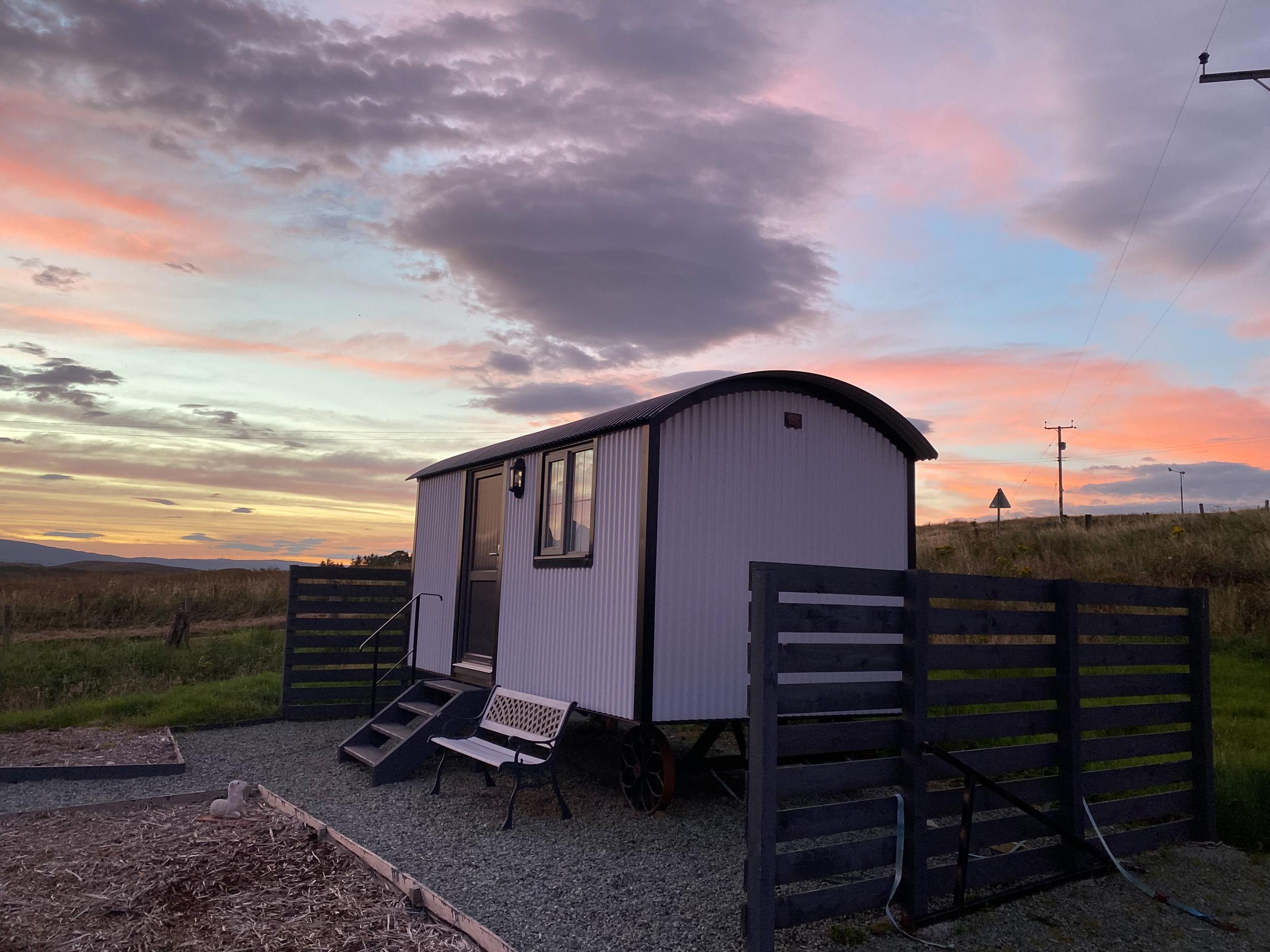 Holiday Cottage Reviews for Shepherds Hut - Cottage Holiday in Isle Of Skye, Highlands