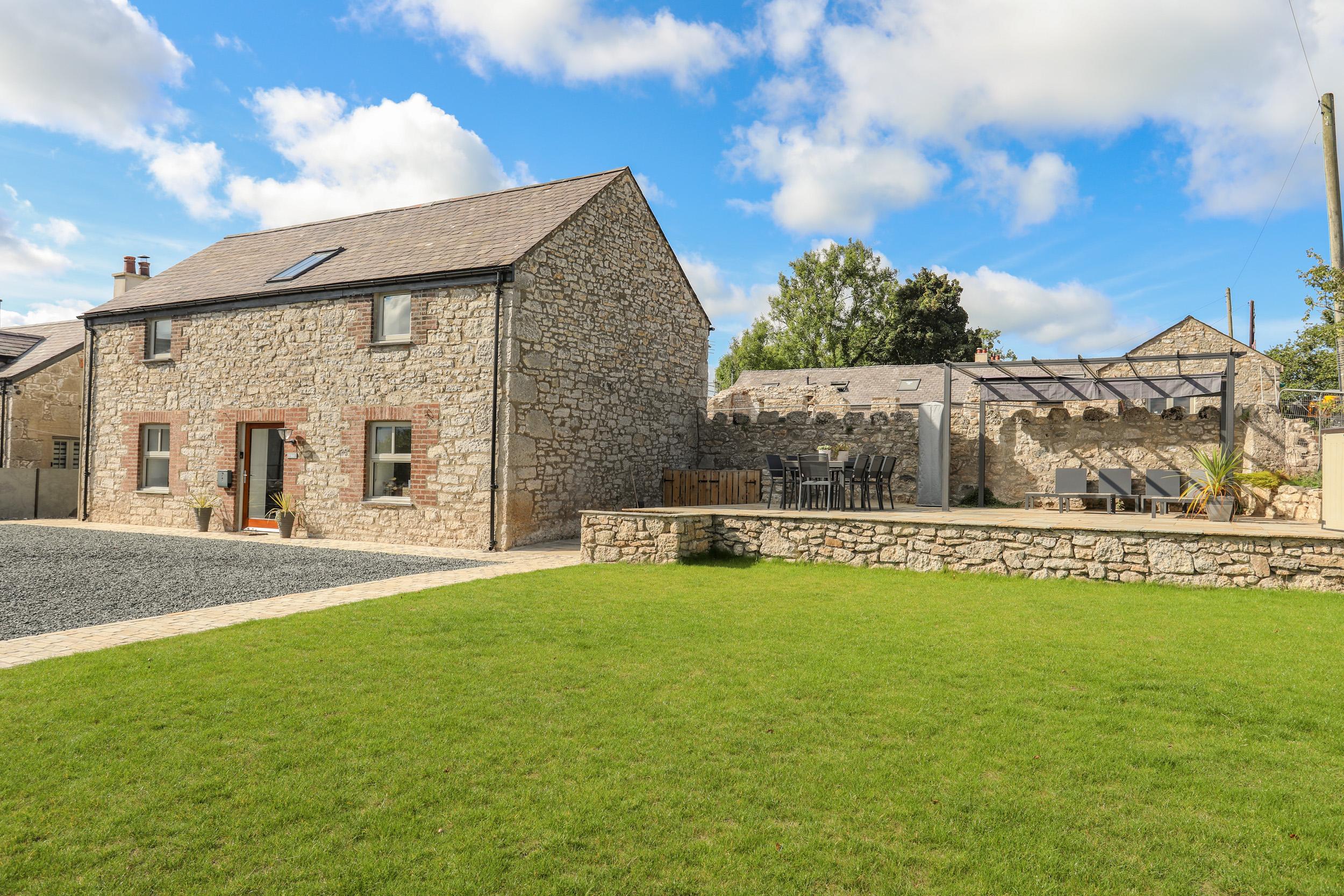 Holiday Cottage Reviews for The Stables - Self Catering Property in Beaumaris, Isle of Anglesey