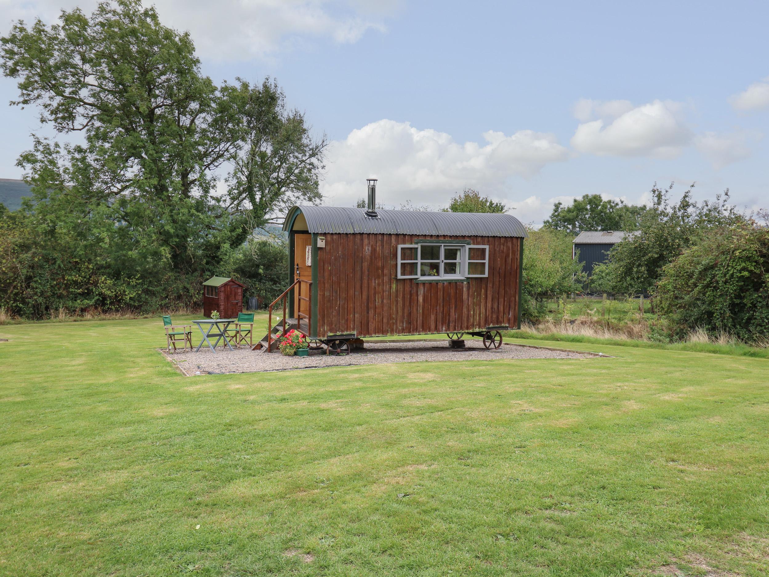 Holiday Cottage Reviews for Brown Hare Shepherds Hut - Holiday Cottage in Brecon, Powys