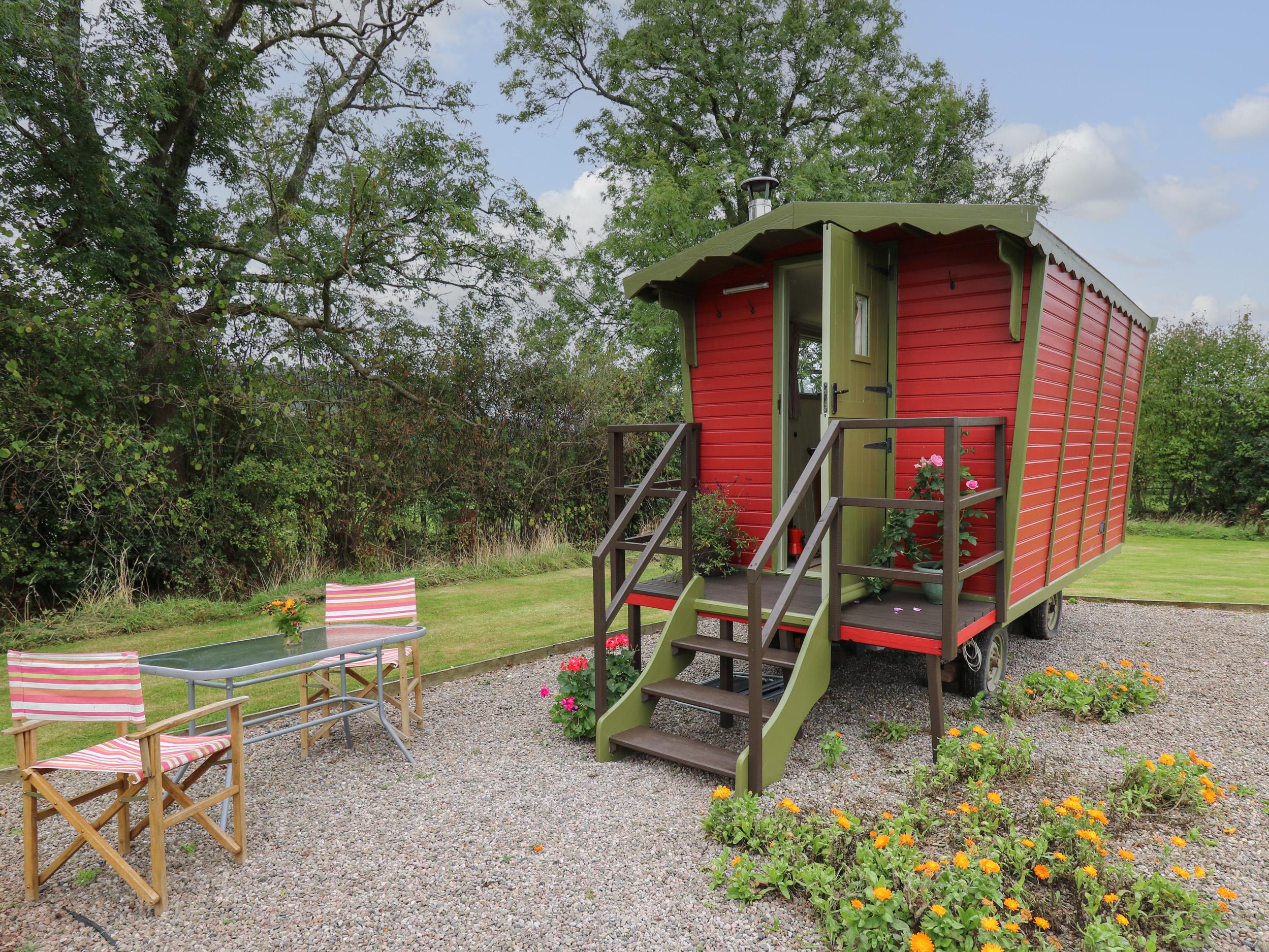 Holiday Cottage Reviews for Tilly Gypsy-style Caravan Hut - Holiday Cottage in Brecon, Powys