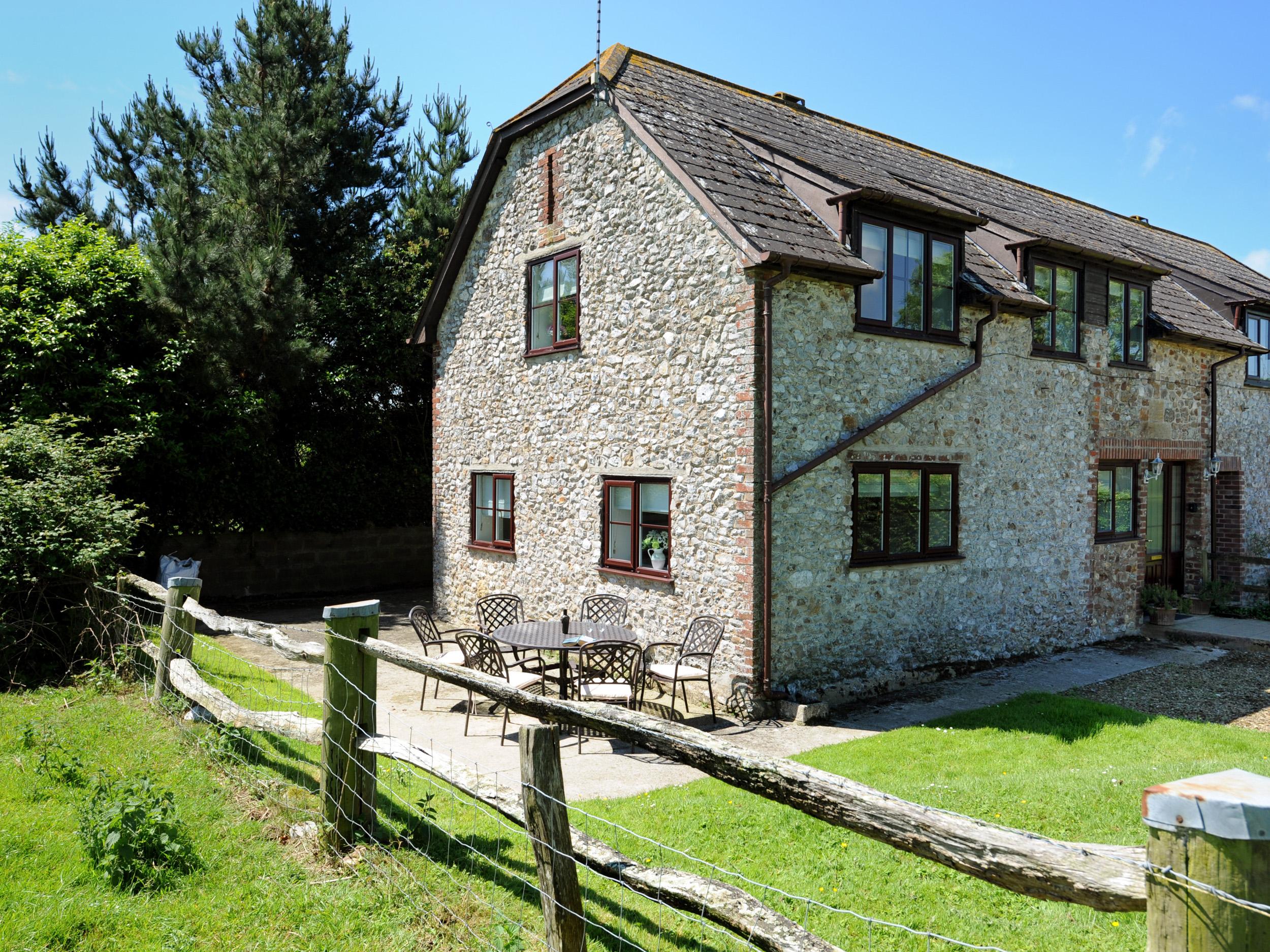 Holiday Cottage Reviews for East Barn - Holiday Cottage in Charmouth, Dorset