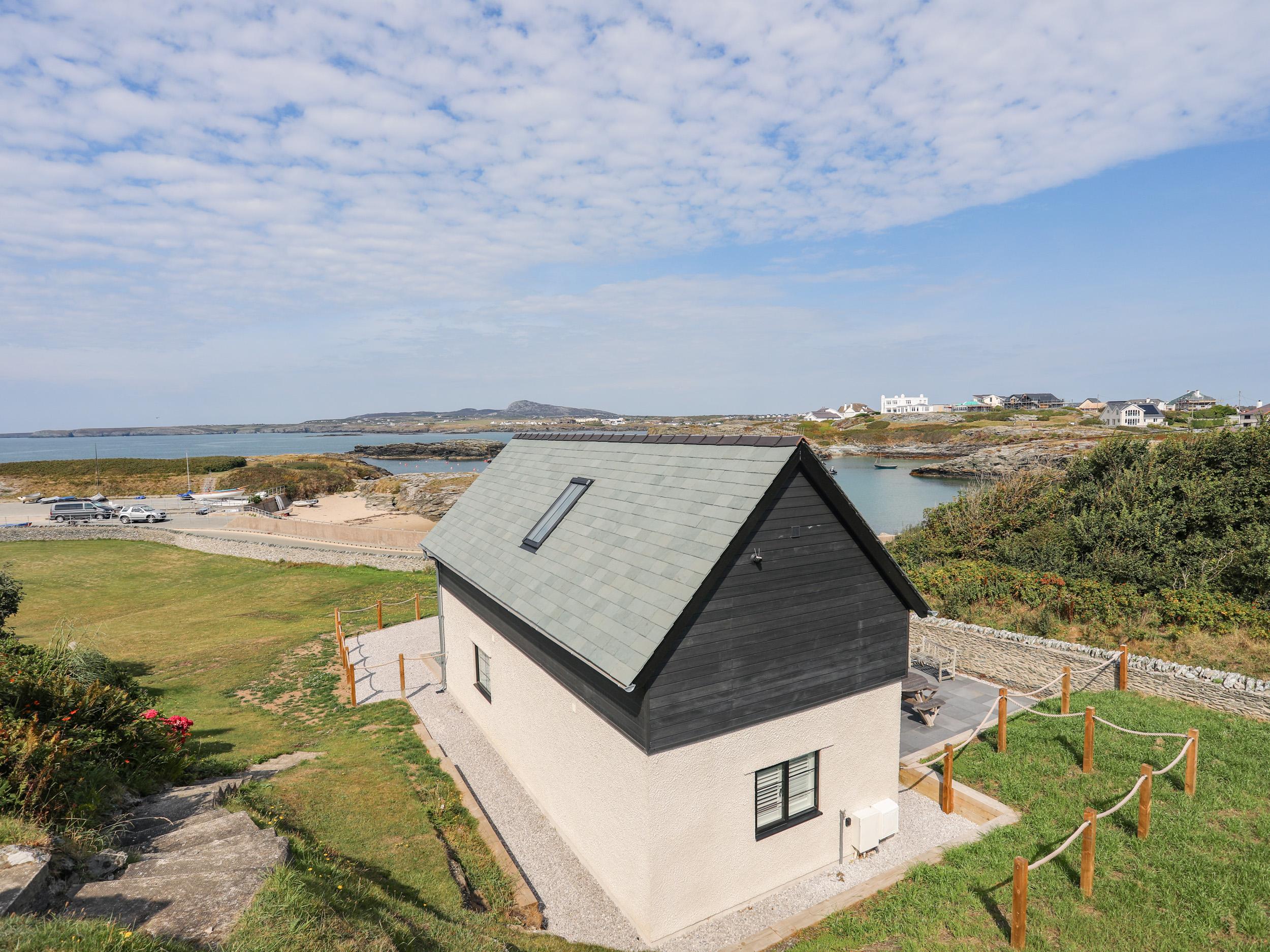 Holiday Cottage Reviews for The Boathouse - Holiday Cottage in Trearddur Bay, Isle of Anglesey