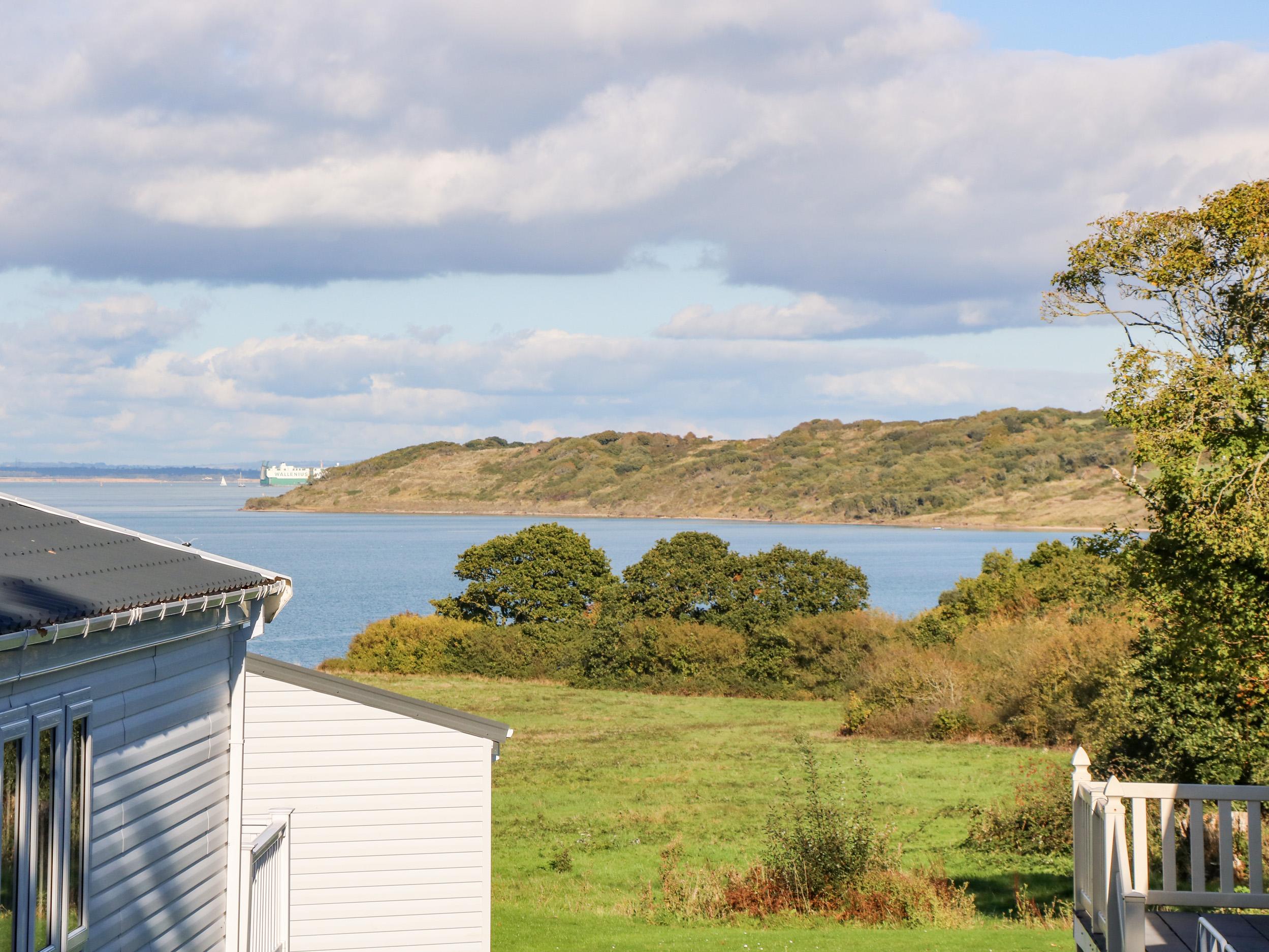 Holiday Cottage Reviews for Coast View Lodge - Holiday Cottage in Cowes, Isle of Wight