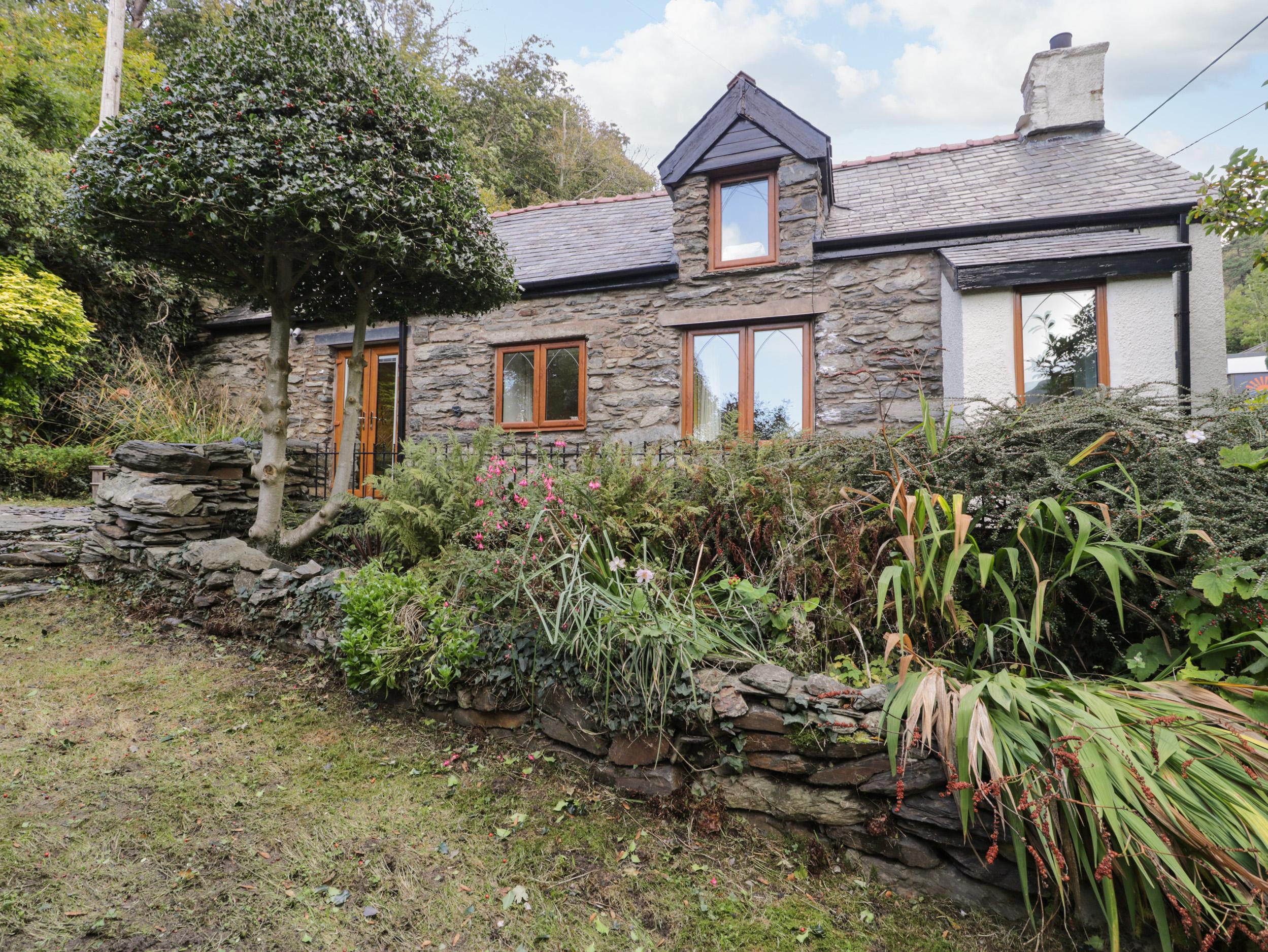 Holiday Cottage Reviews for Hen Bopty - Holiday Cottage in Fairbourne, Gwynedd