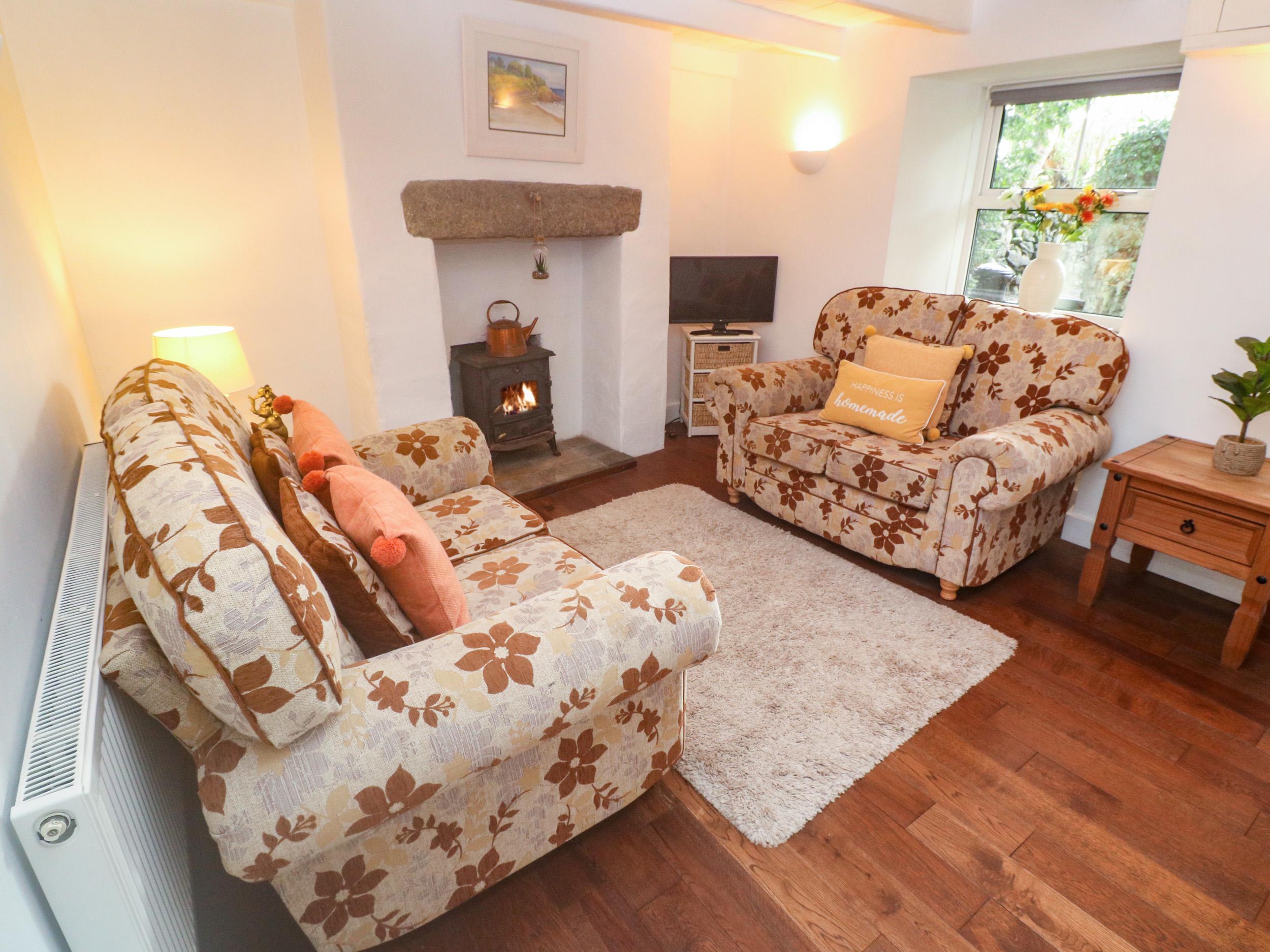 Holiday Cottage Reviews for Post Box Cottage - Self Catering Property in Helston, Cornwall Inc Scilly