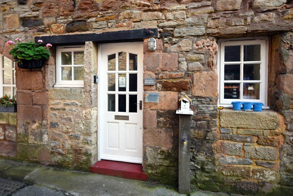 Holiday Cottage Reviews for The Little Boathouse - Holiday Cottage in Seahouses, Northumberland