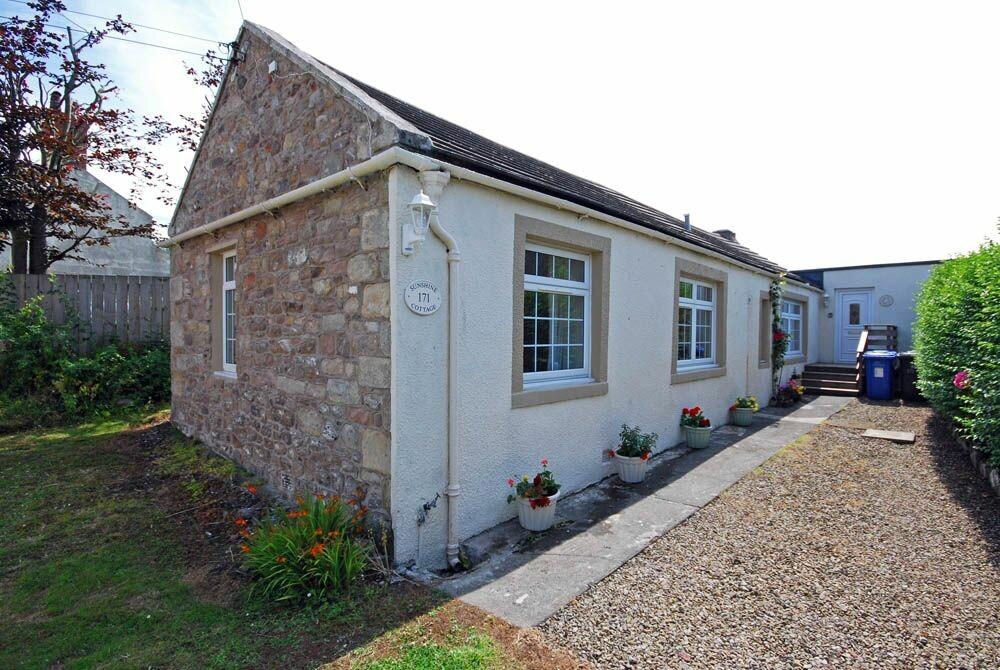 Holiday Cottage Reviews for Sunshine Cottage - Self Catering in Seahouses, Northumberland
