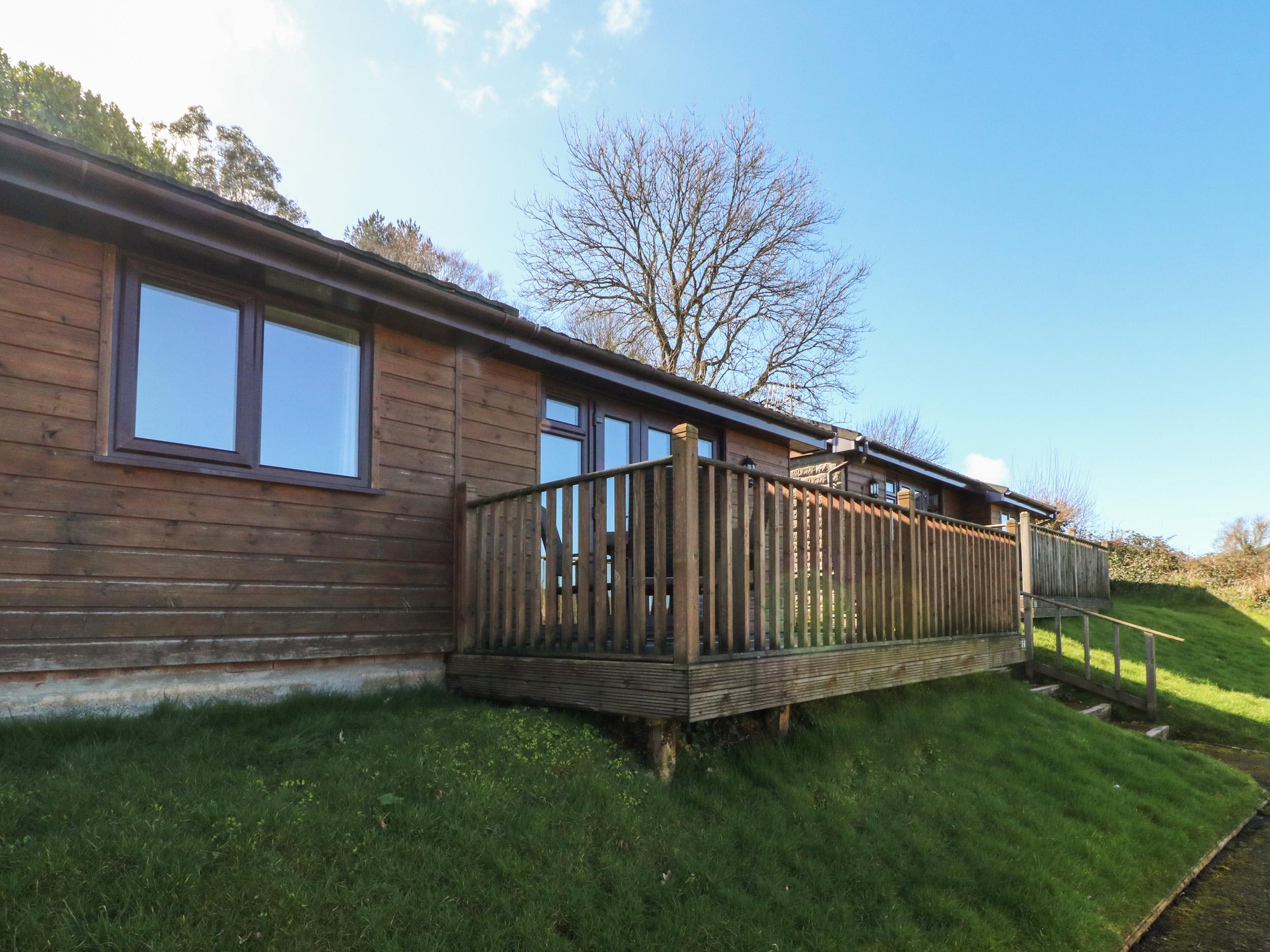 Holiday Cottage Reviews for Chalet Log Cabin L14 - Holiday Cottage in Combe Martin, Devon