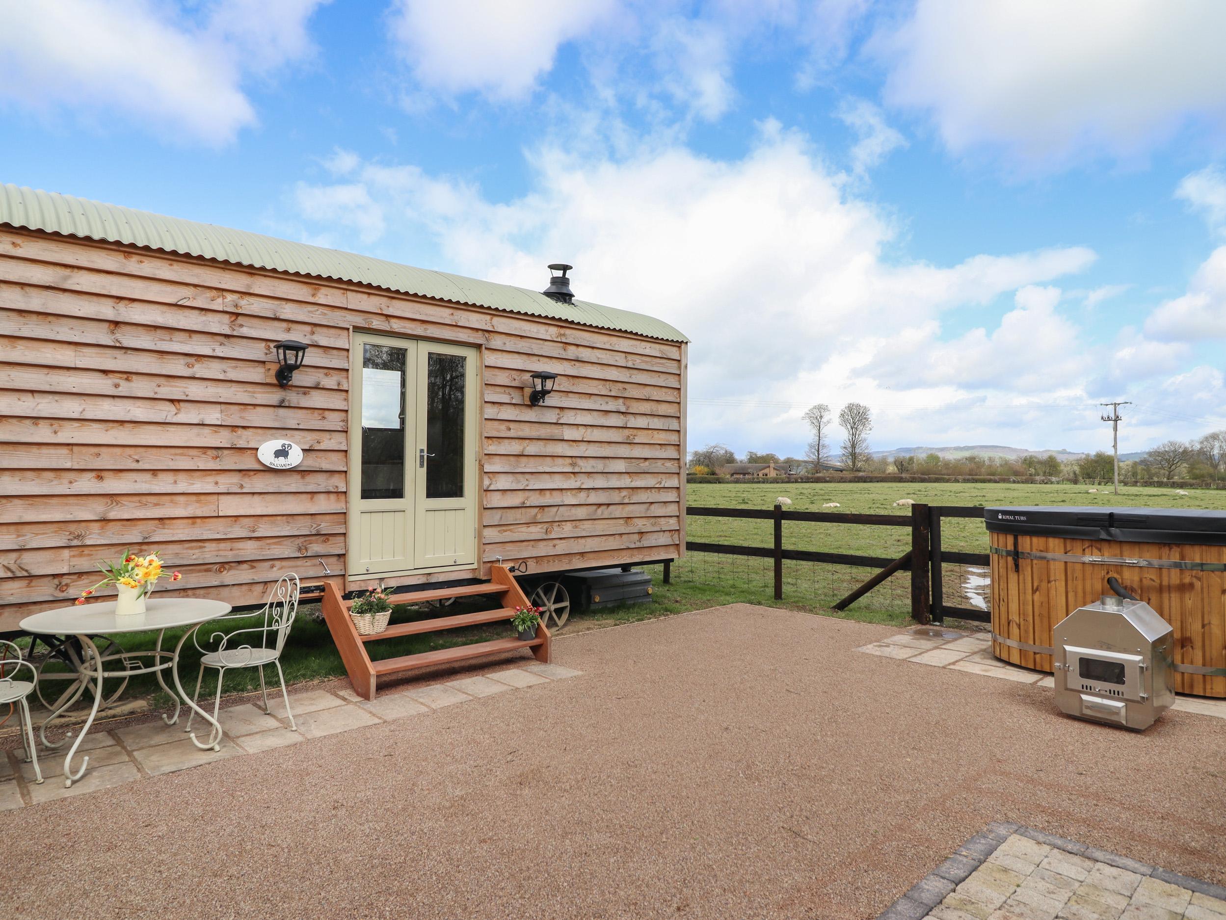 Holiday Cottage Reviews for Balwen Hut - Holiday Cottage in Montgomery, Powys