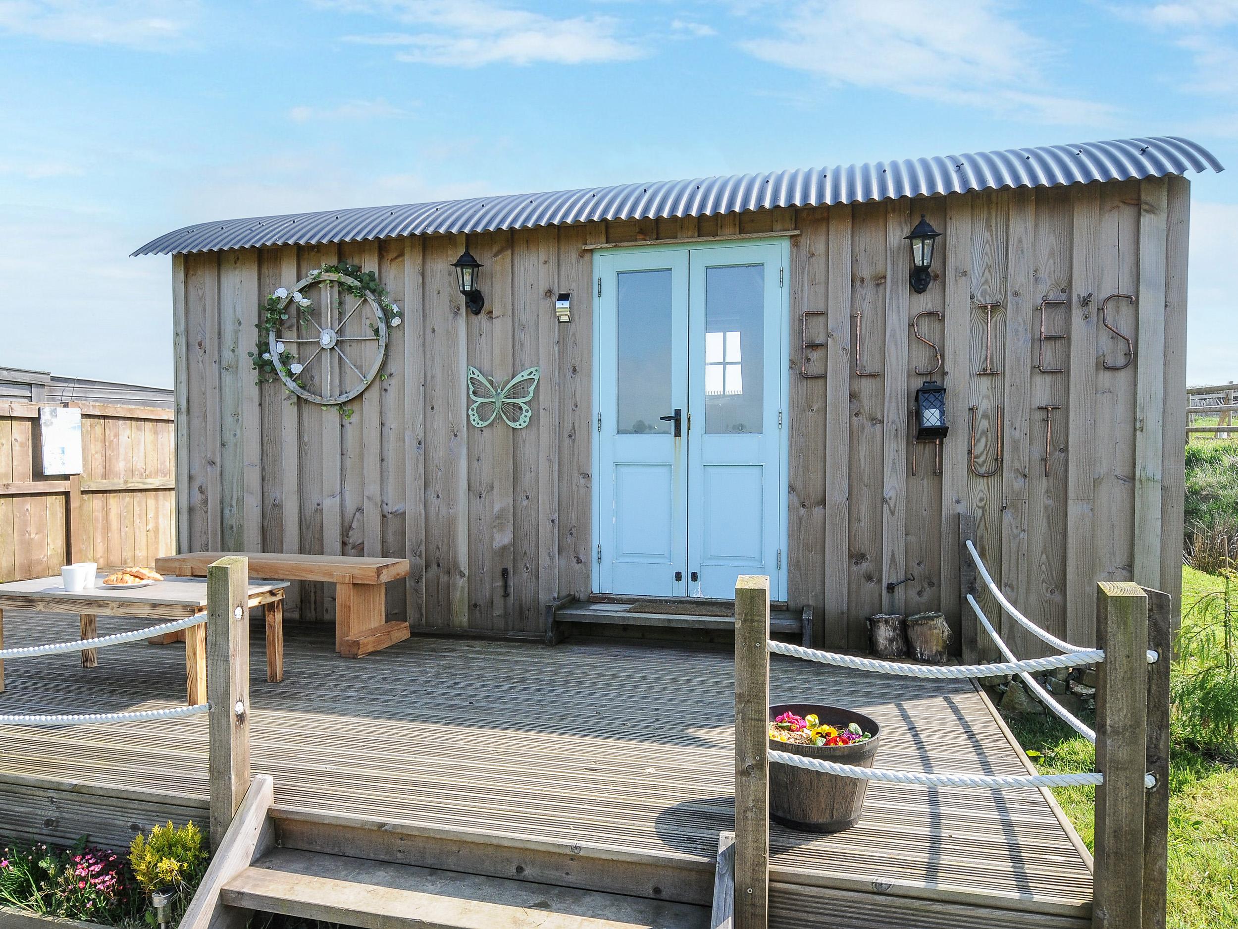 Holiday Cottage Reviews for Elsie's Hut - Holiday Cottage in Bude, Cornwall Inc Scilly