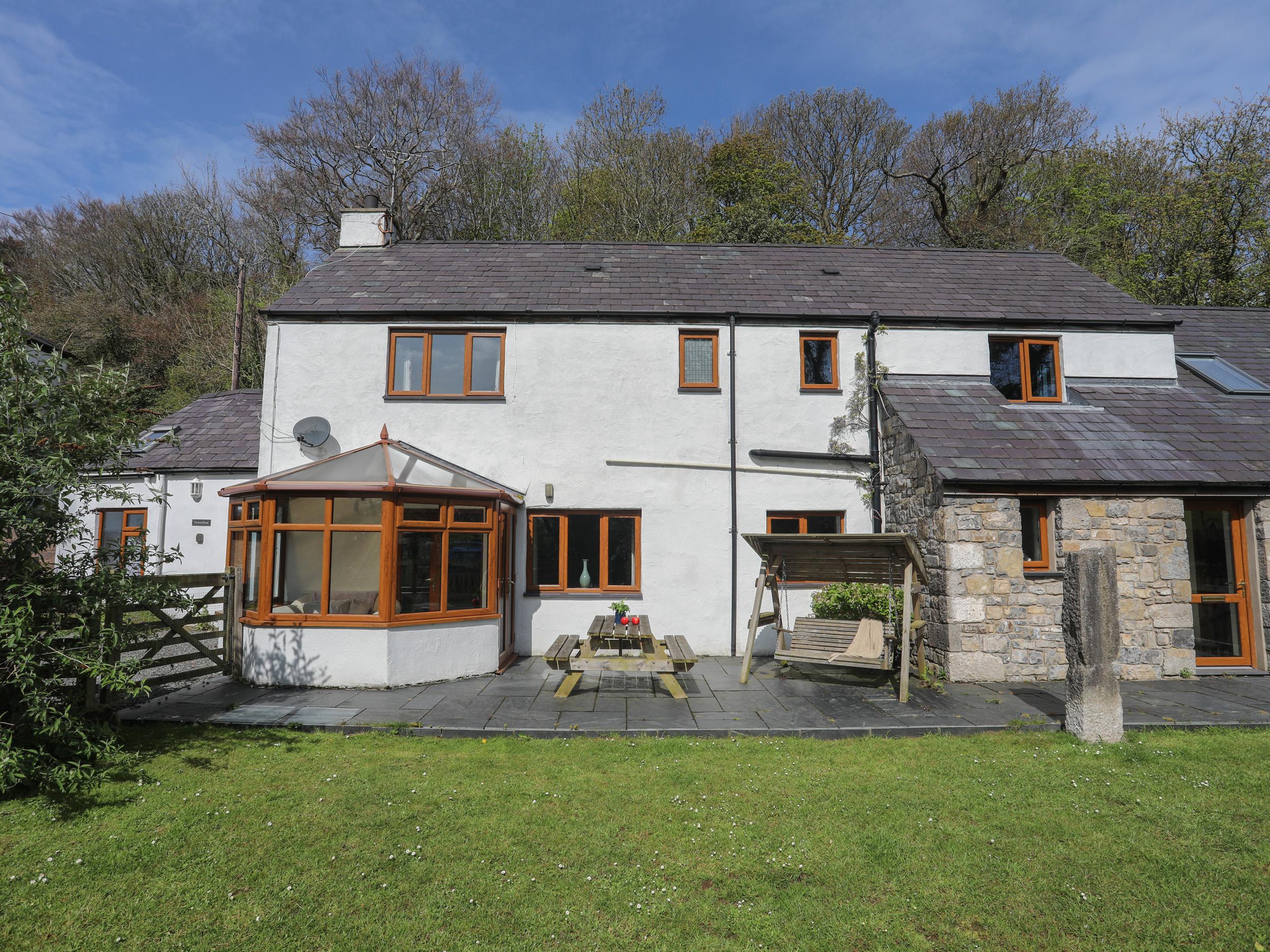 Holiday Cottage Reviews for Long House - Holiday Cottage in Beaumaris, Isle of Anglesey