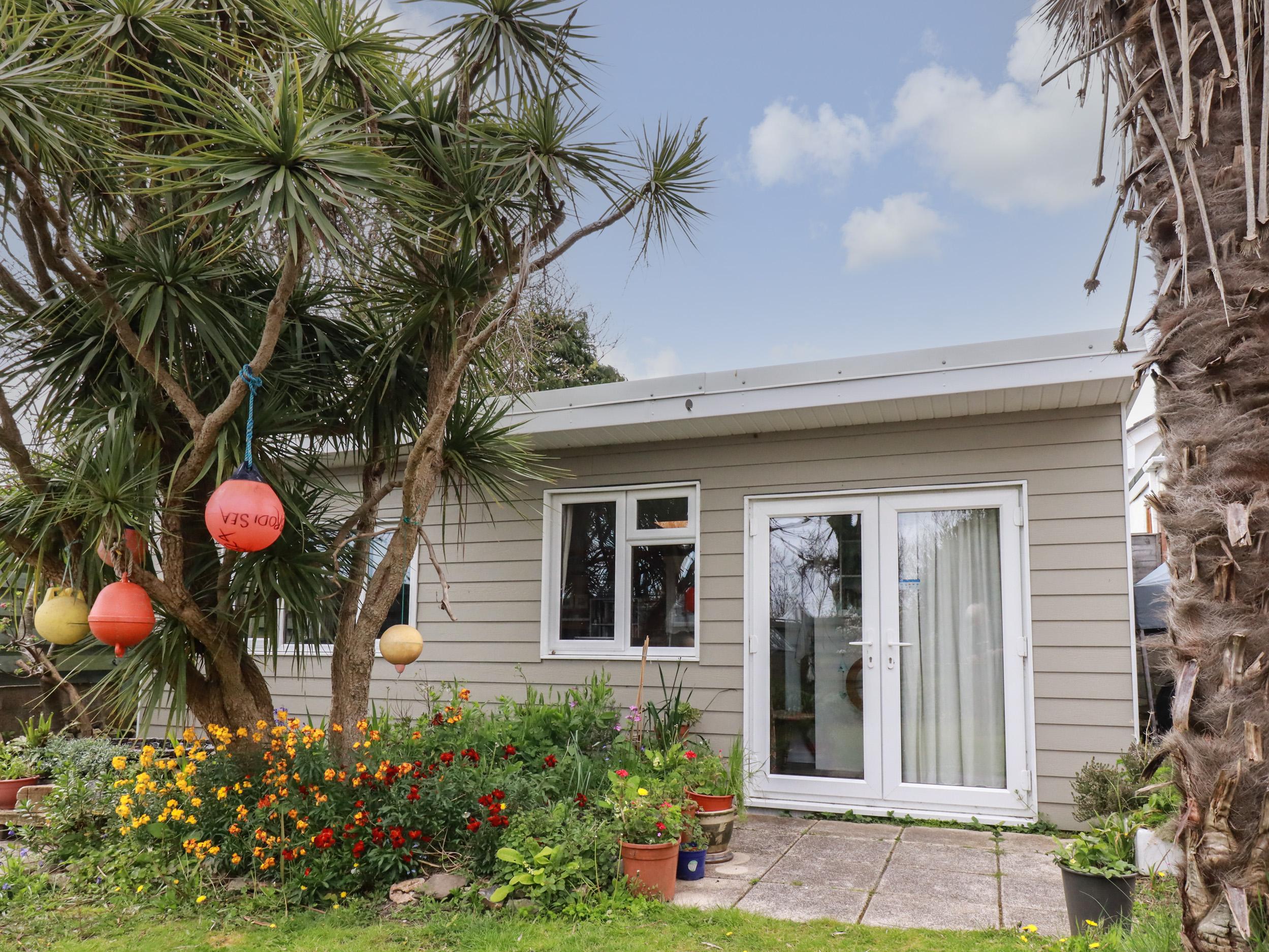 Holiday Cottage Reviews for The Hideaway Studio - Holiday Cottage in Hayle, Cornwall Inc Scilly