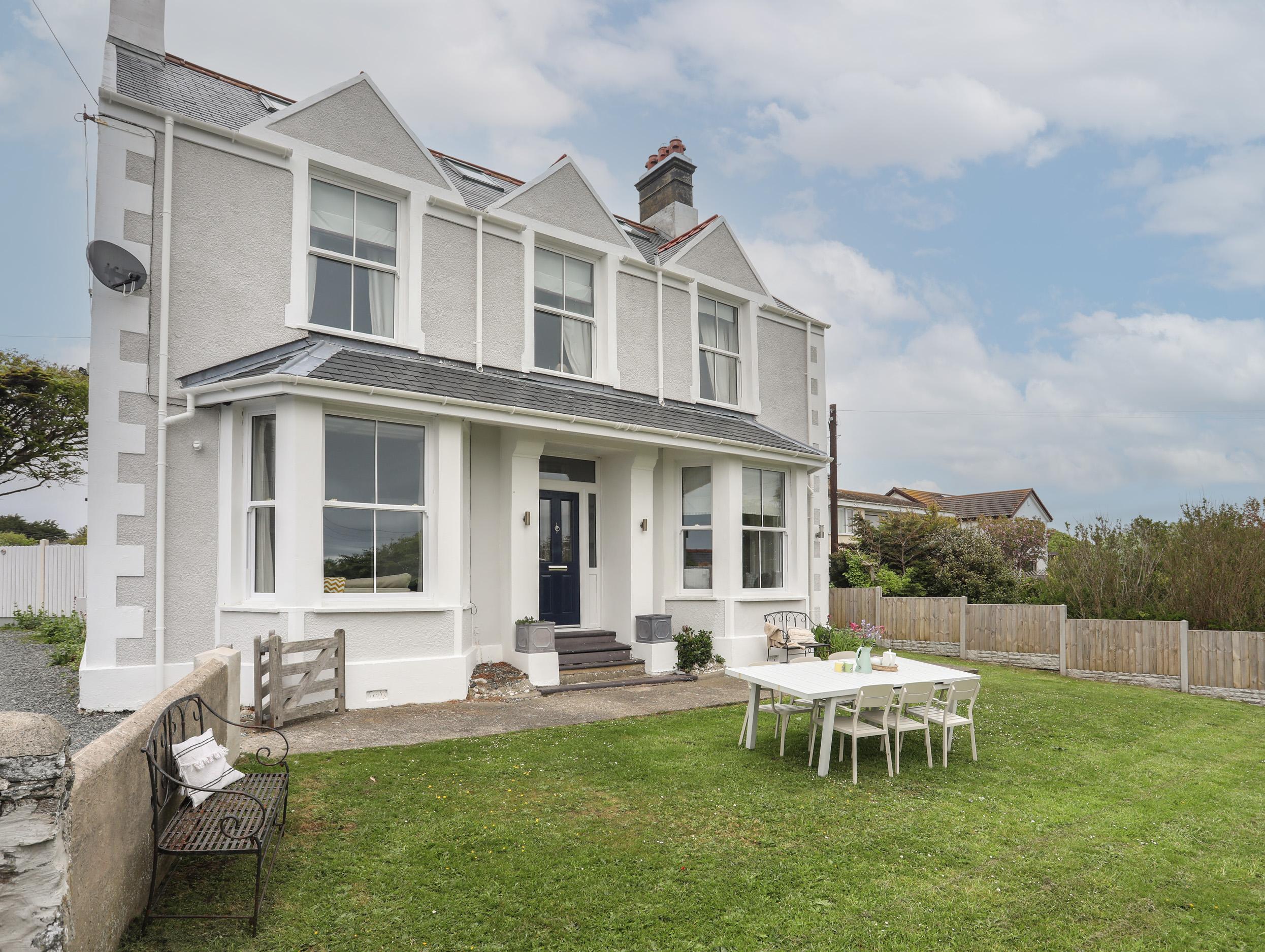 Holiday Cottage Reviews for 1 Tirionfa - Holiday Cottage in Trearddur Bay, Isle of Anglesey