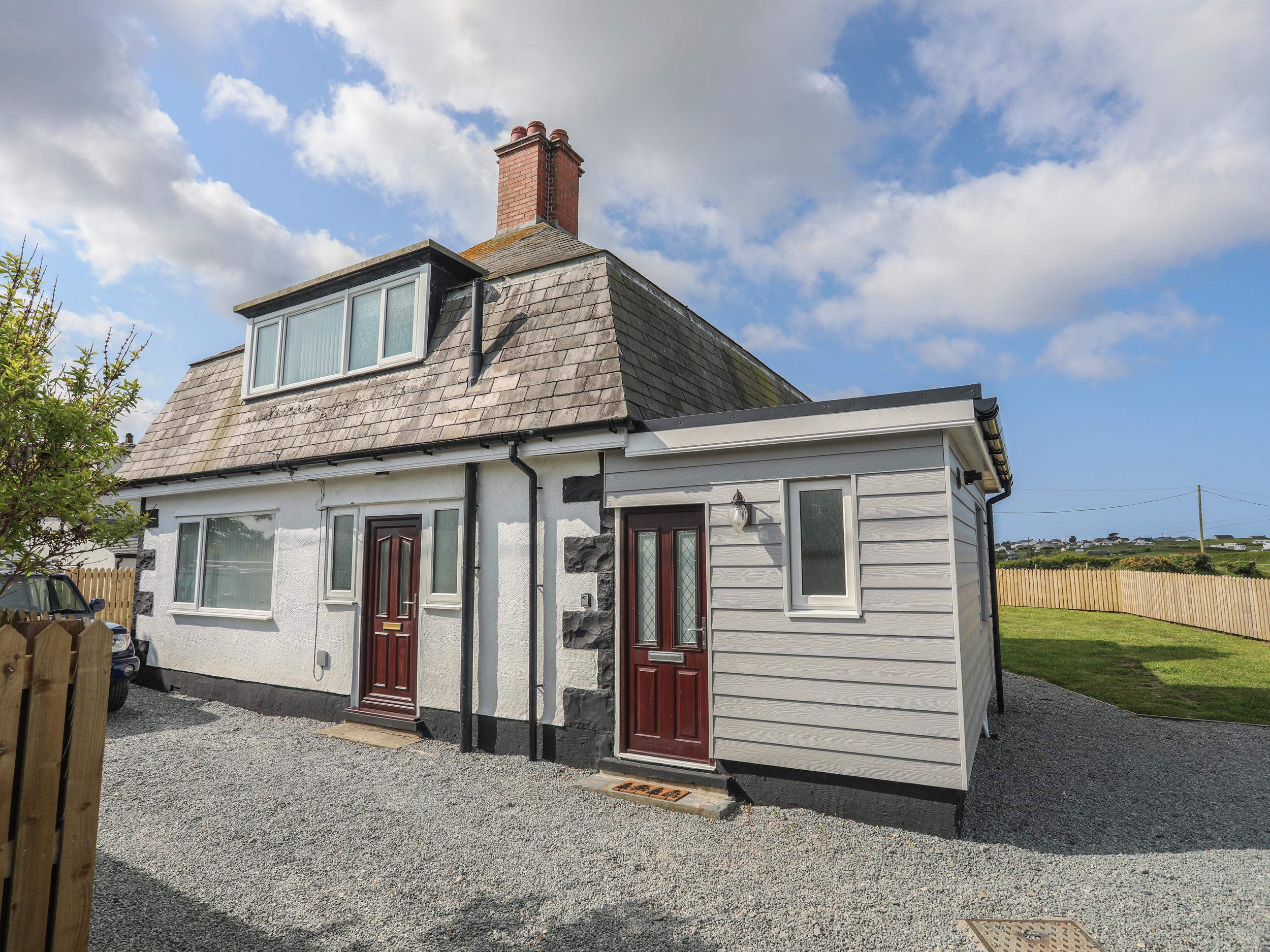 Holiday Cottage Reviews for Station House - Holiday Cottage in Rhosneigr, Isle of Anglesey