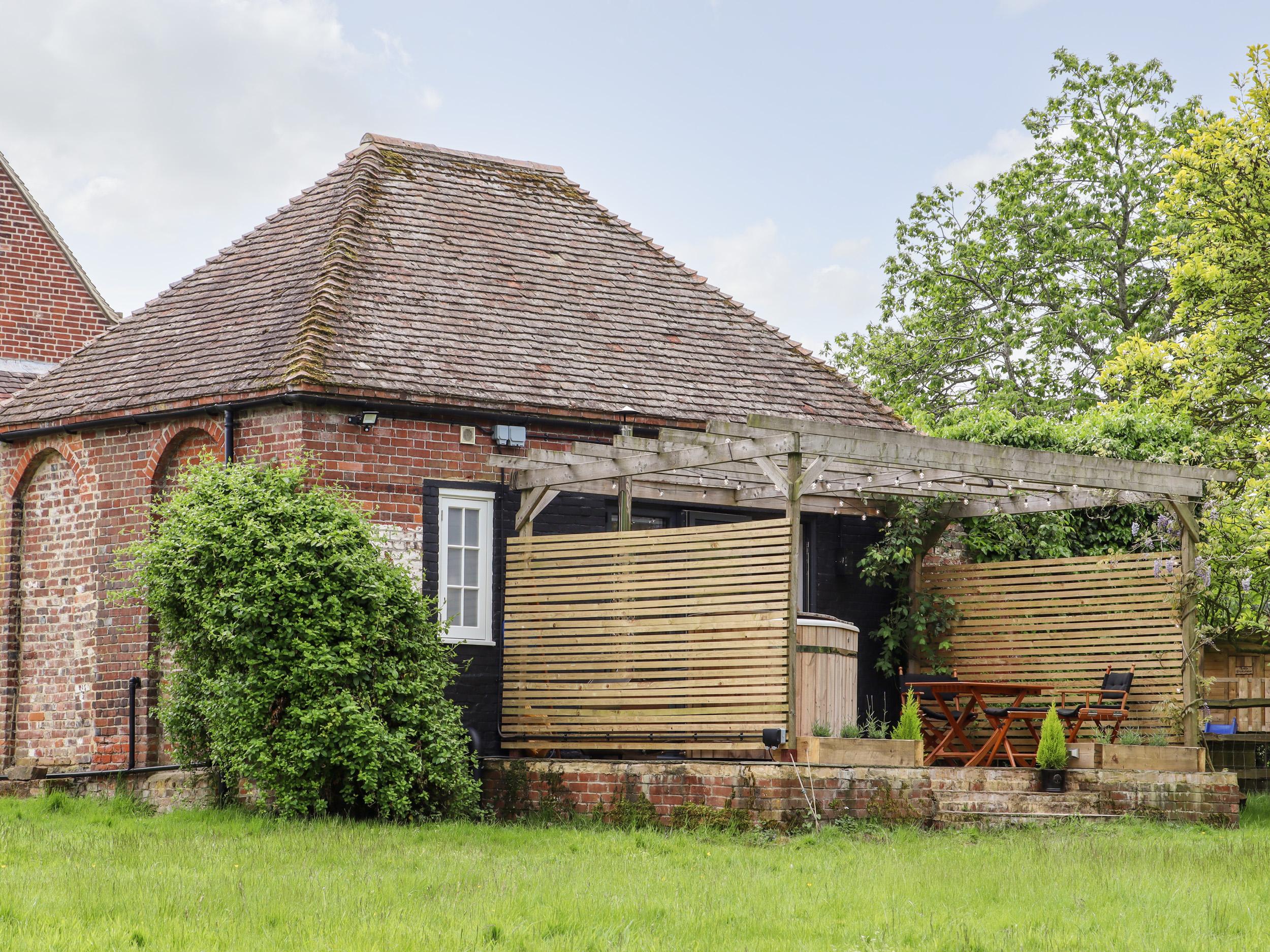 Holiday Cottage Reviews for The Snug at Pickelden Farmhouse - Holiday Cottage in Canterbury, Kent