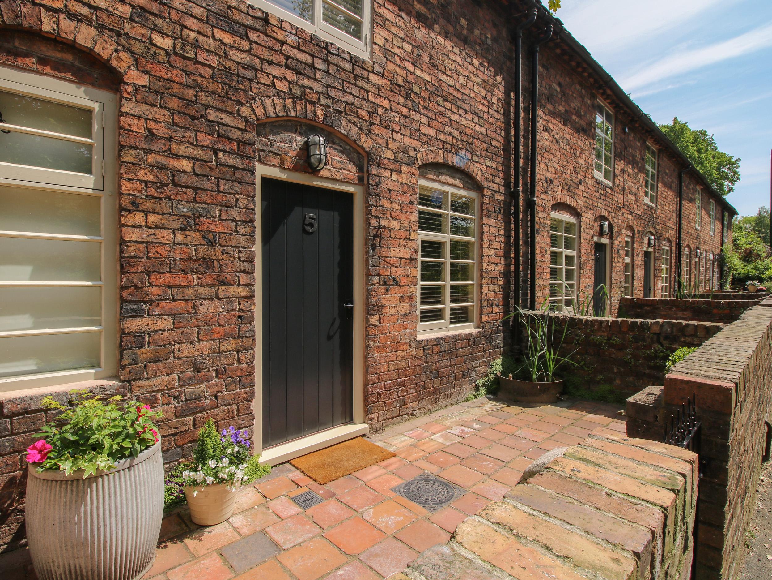 Holiday Cottage Reviews for Number 5 - Holiday Cottage in Telford , Shropshire