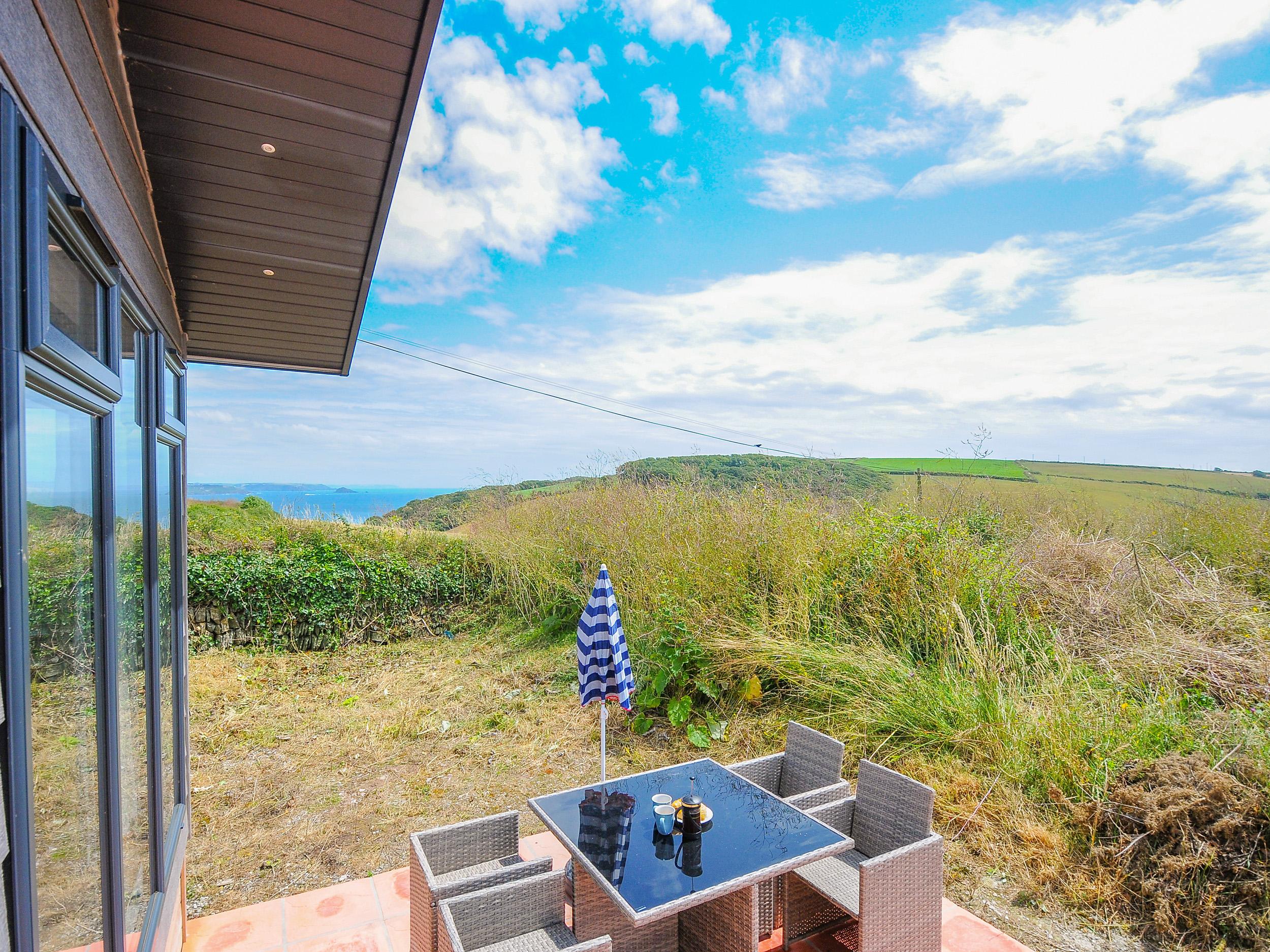 Holiday Cottage Reviews for Midway Lodge - Holiday Cottage in Torpoint, Cornwall Inc Scilly