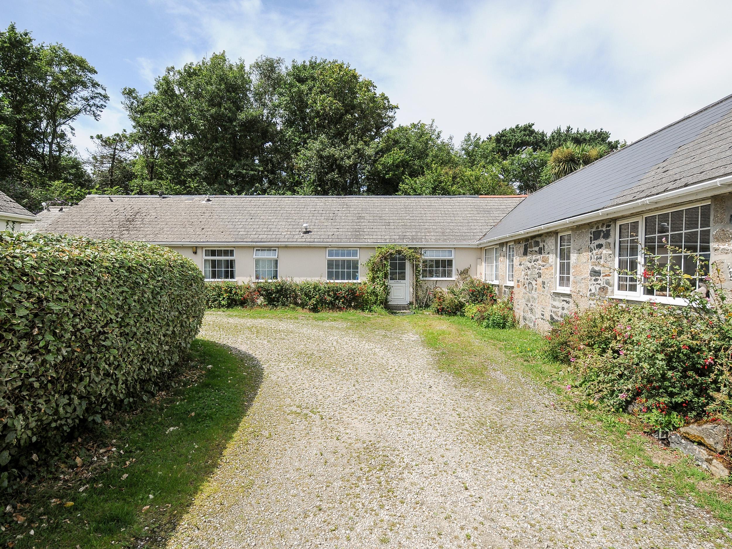 Holiday Cottage Reviews for Forge Cottage - Holiday Cottage in Mullion, Cornwall Inc Scilly