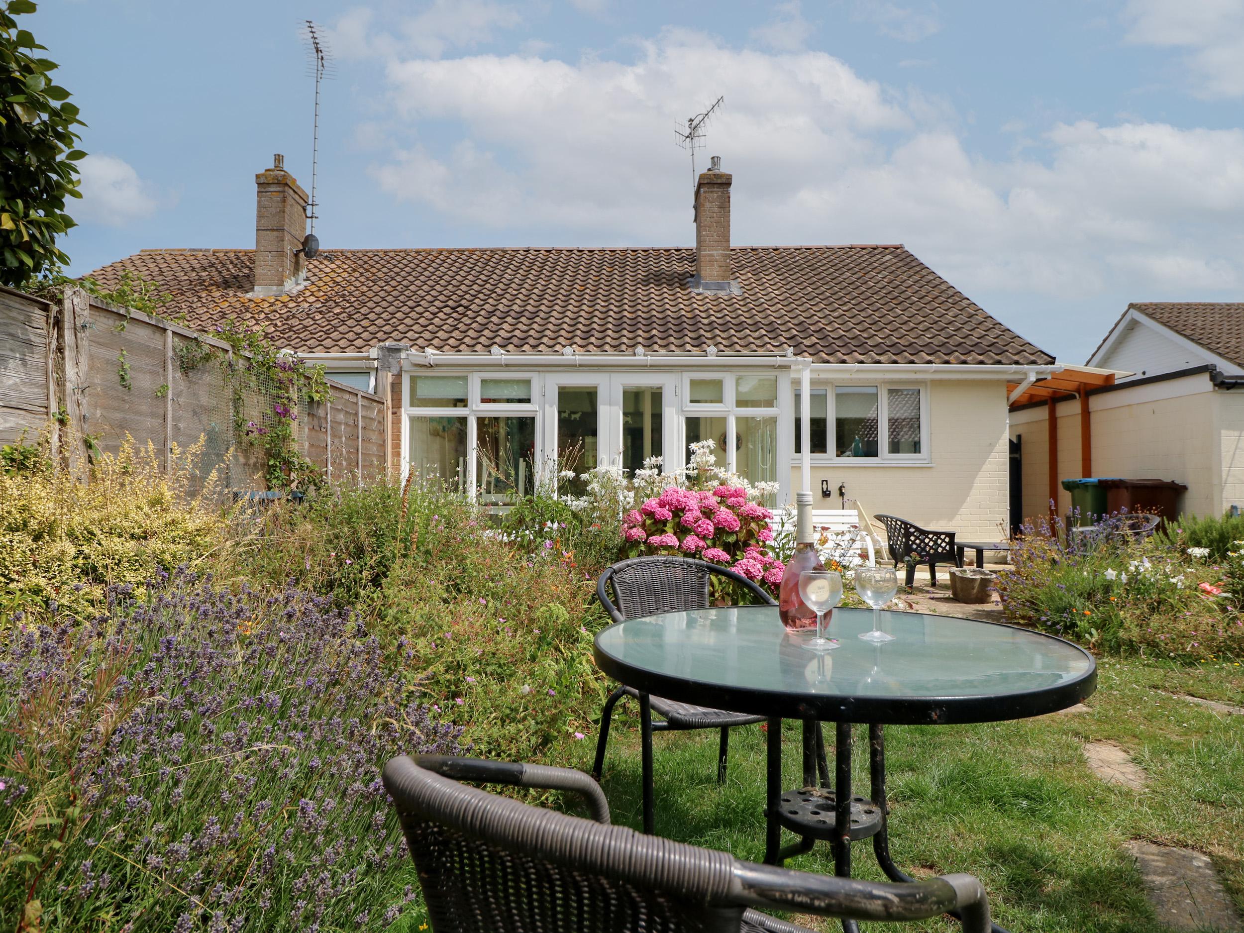 Holiday Cottage Reviews for Coastal Haven - Holiday Cottage in Bognor Regis, West Sussex