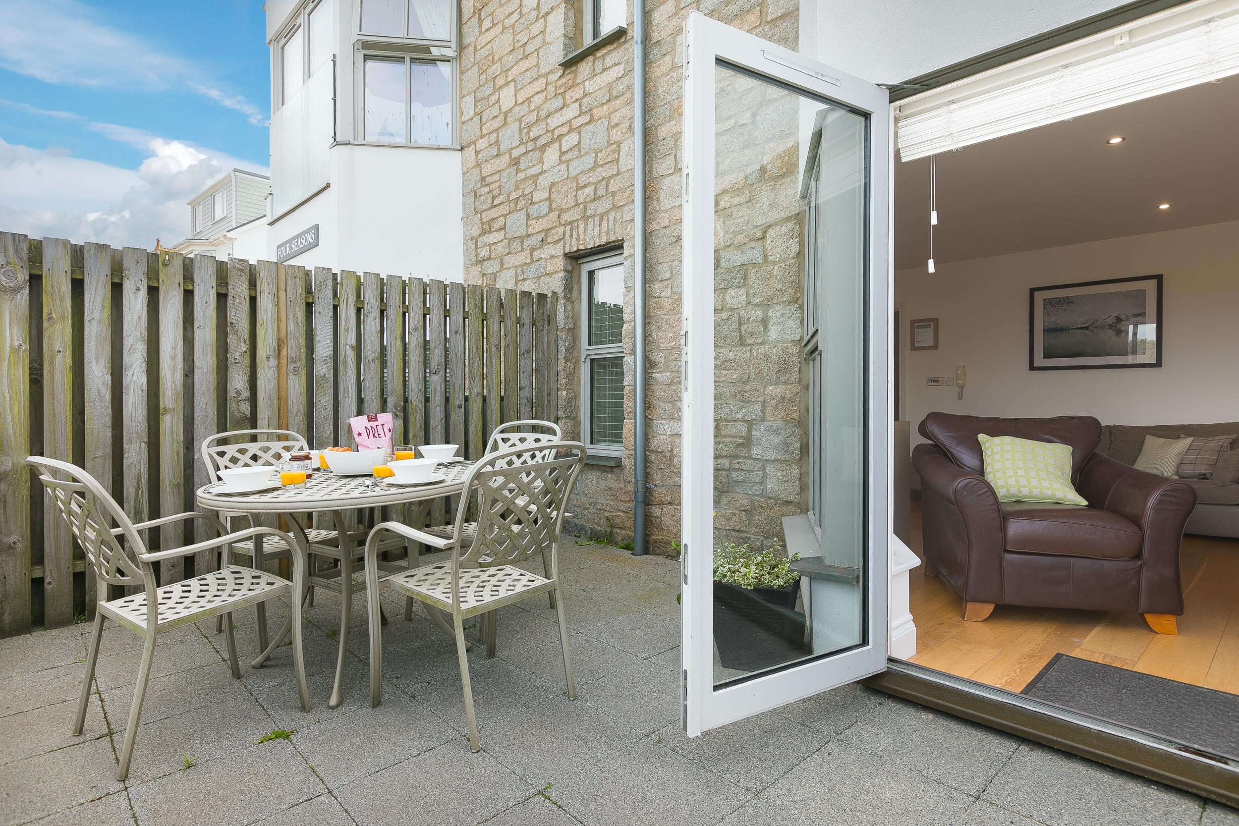 Holiday Cottage Reviews for 2 Four Seasons - Holiday Cottage in Carbis Bay, Cornwall Inc Scilly