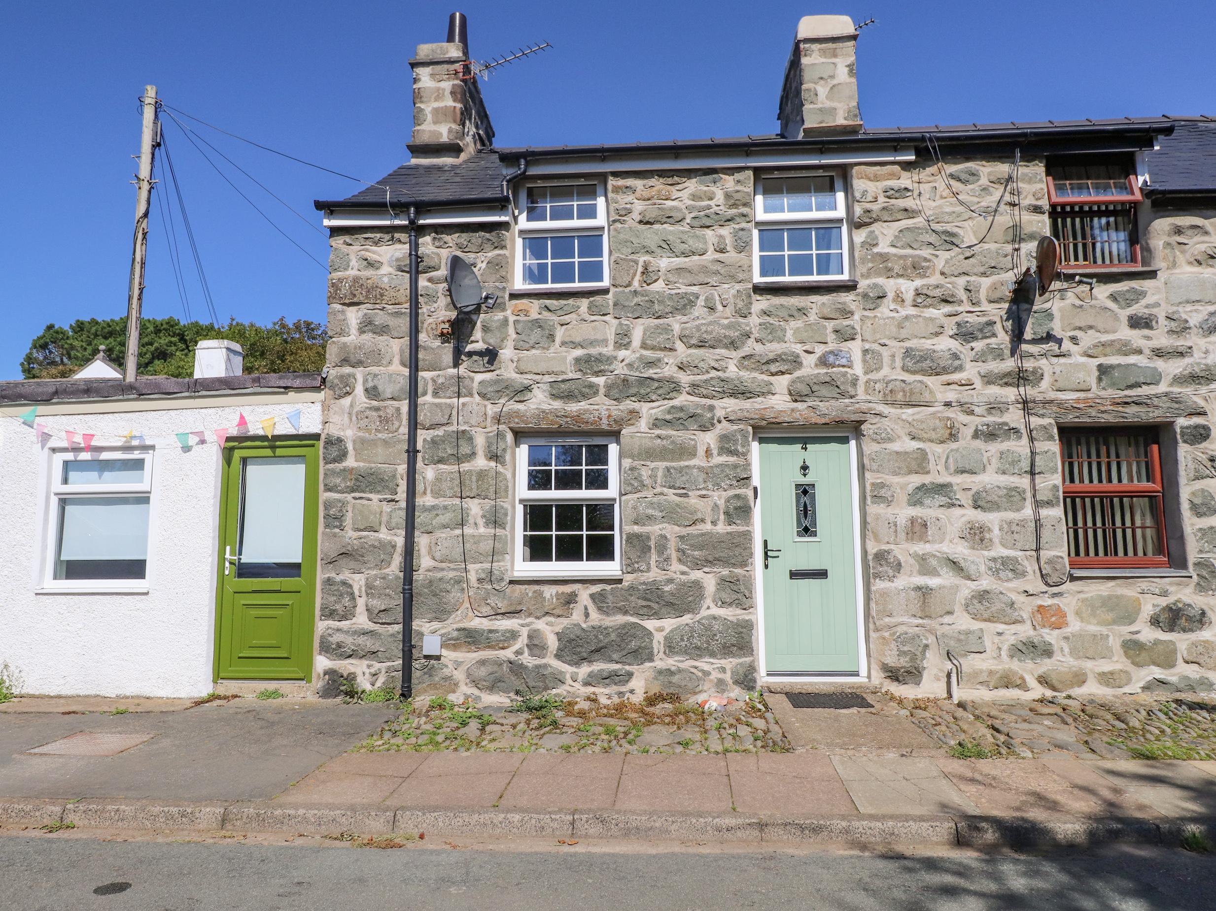 Holiday Cottage Reviews for Ty Eiddew (Ivy House) - Holiday Cottage in Criccieth, Gwynedd
