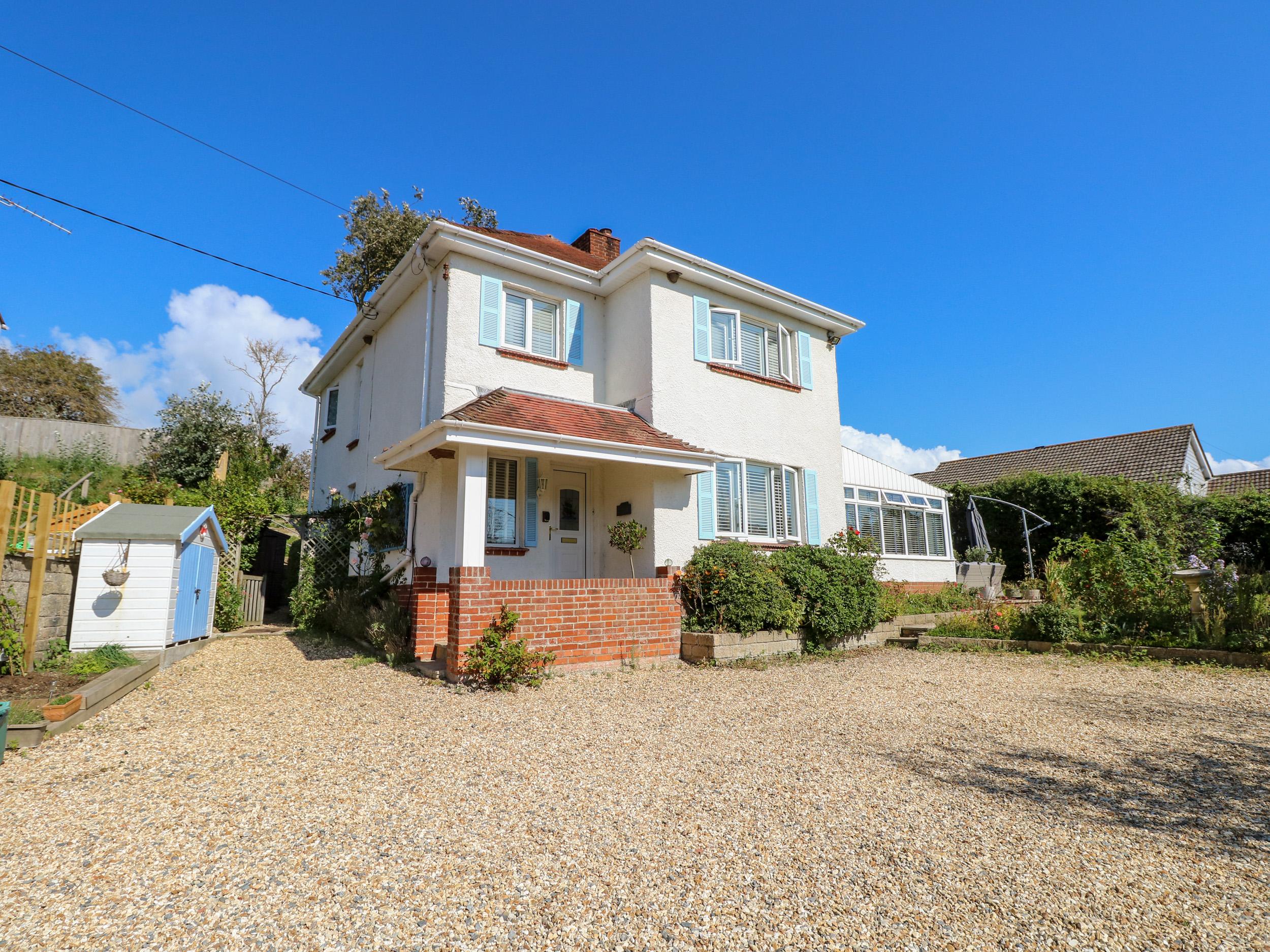 Holiday Cottage Reviews for Topsails - Holiday Cottage in Totland, Isle of Wight