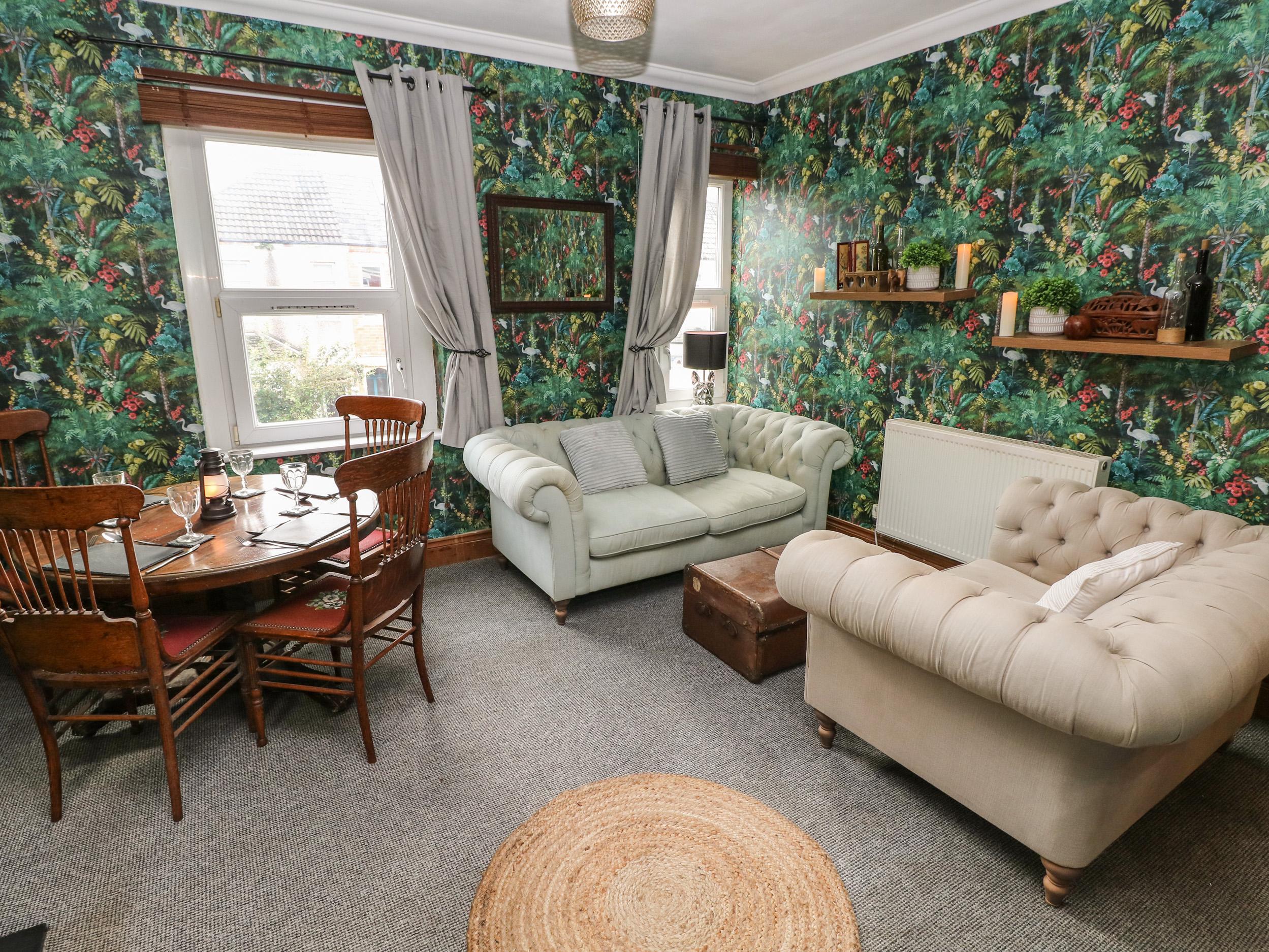 Holiday Cottage Reviews for Madame Butterfly's Apartment - Holiday Cottage in Cardiff, Vale Of Glamorgan