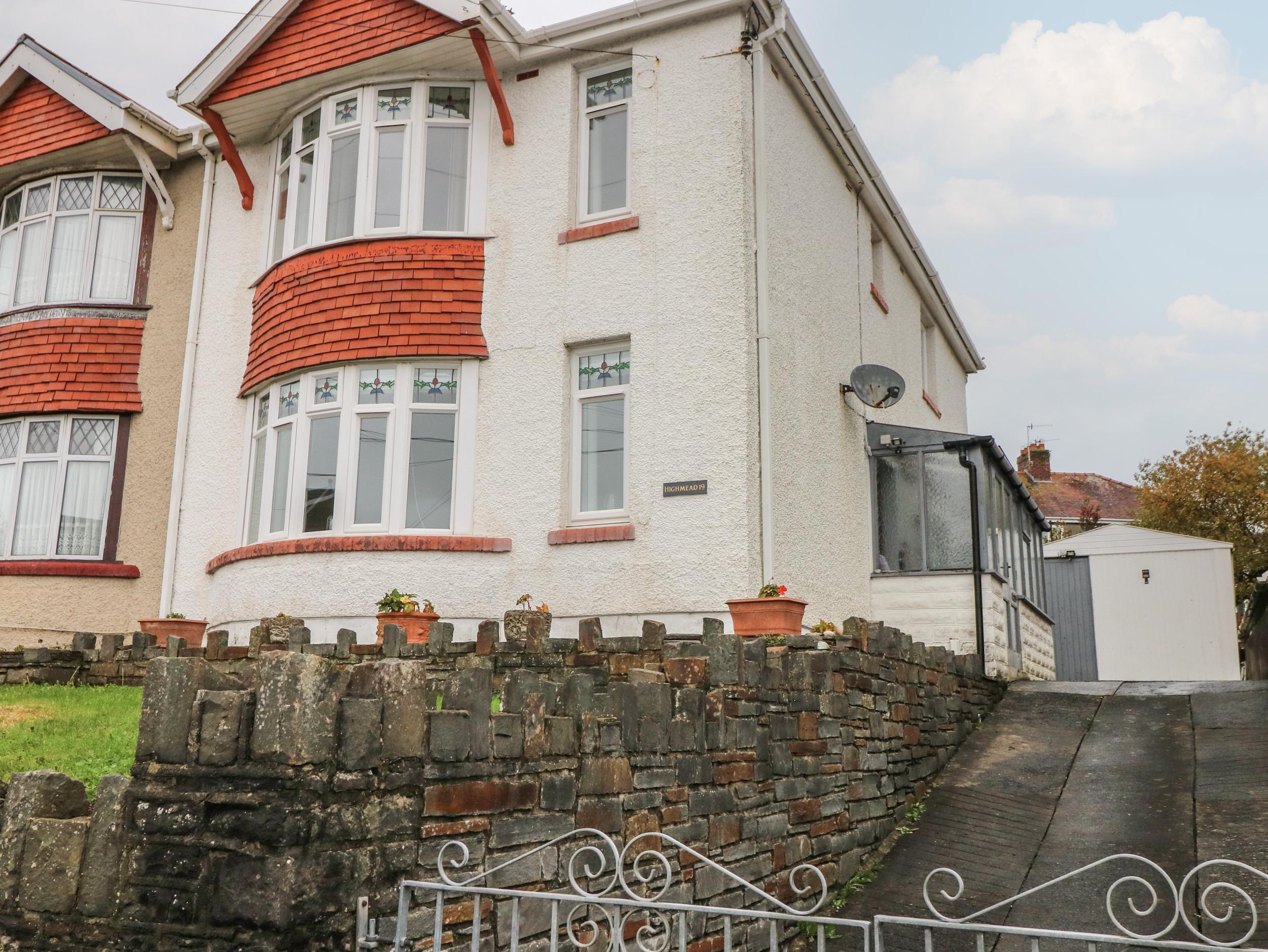 Holiday Cottage Reviews for Highmead - Holiday Cottage in Burry Port, Carmarthenshire