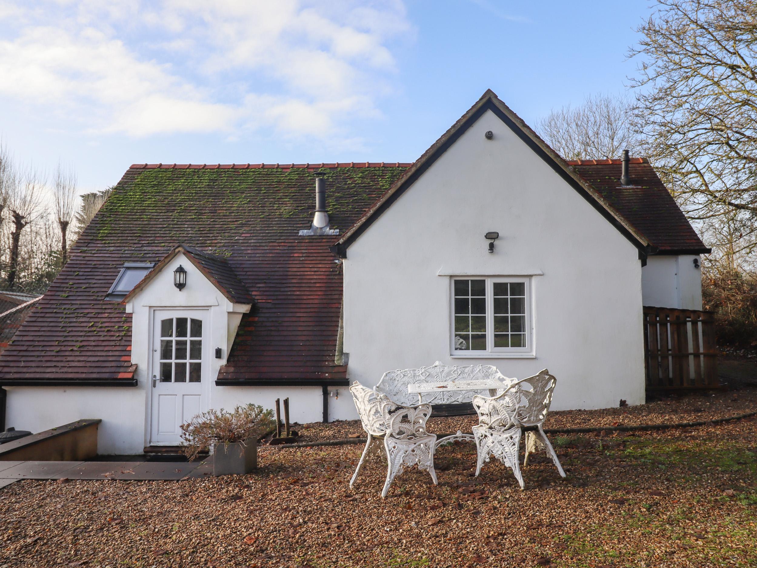 Holiday Cottage Reviews for The Little White Cottage - Holiday Cottage in Milton Under Wychwood, Oxfordshire