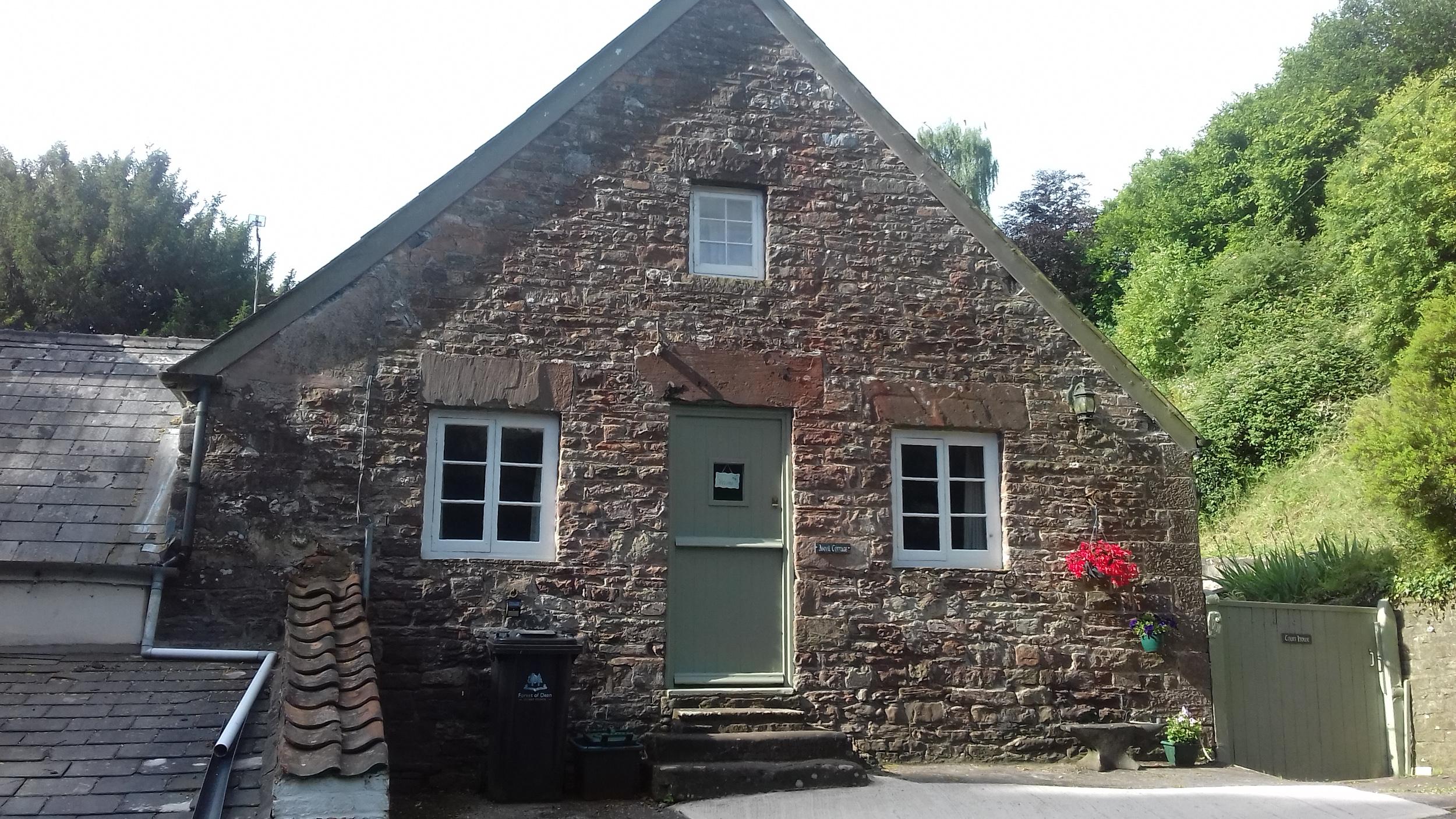 Holiday Cottage Reviews for Anvil Cottage - Holiday Cottage in Lydney, Gloucestershire