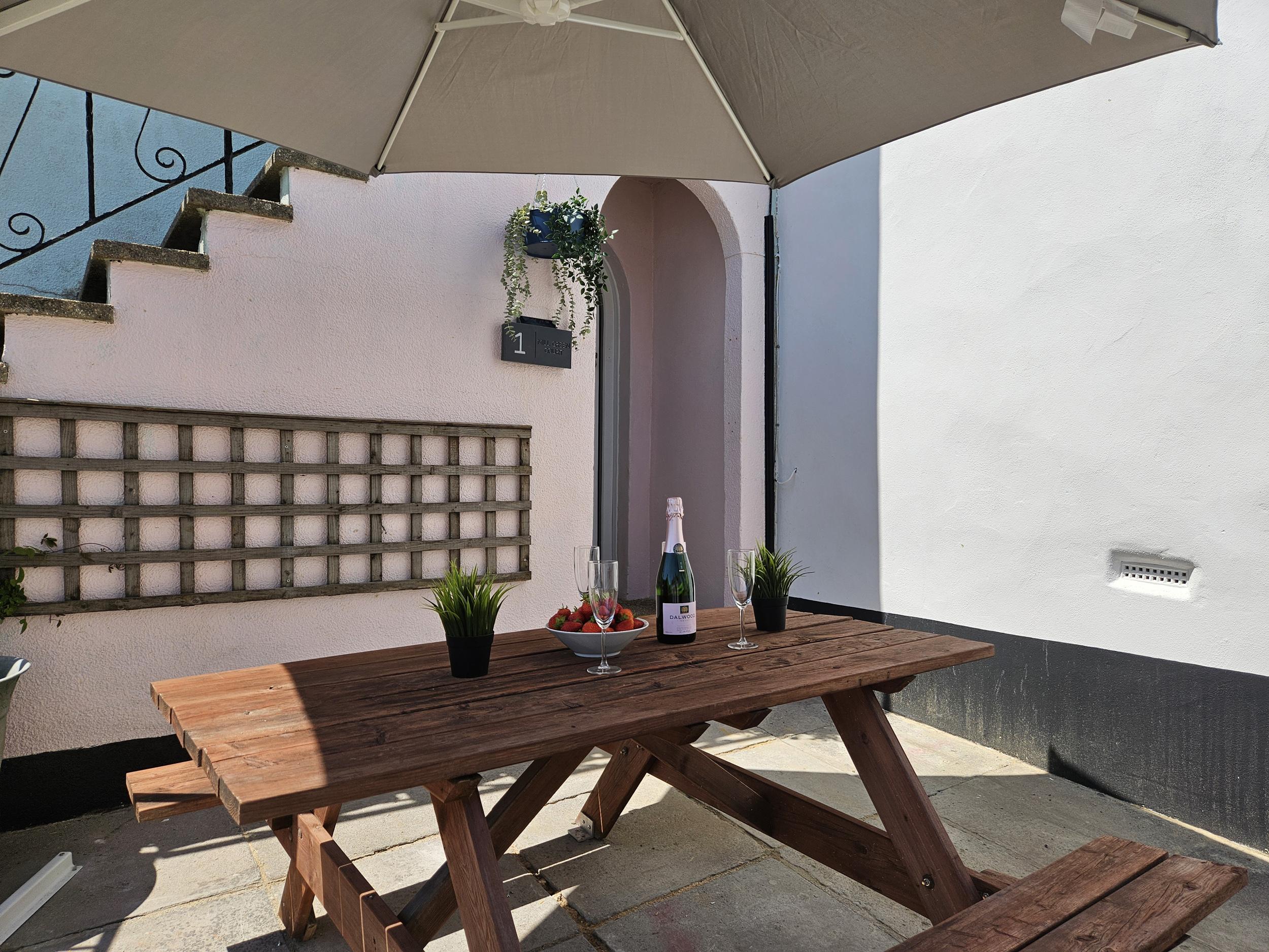 Holiday Cottage Reviews for 1 Mill Green Court - Holiday Cottage in Lyme Regis, Dorset