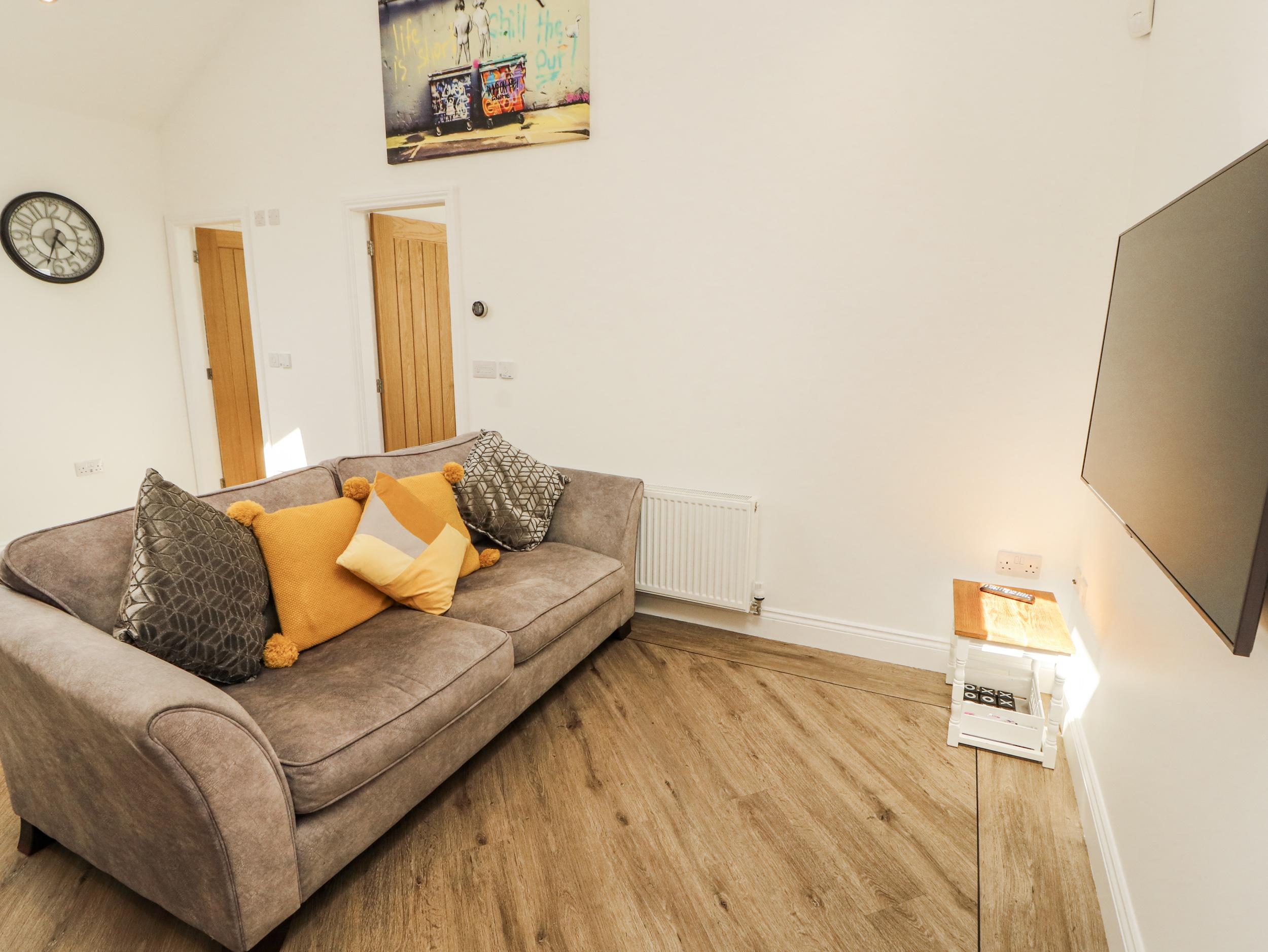 Sc 1750693207 1178739 32