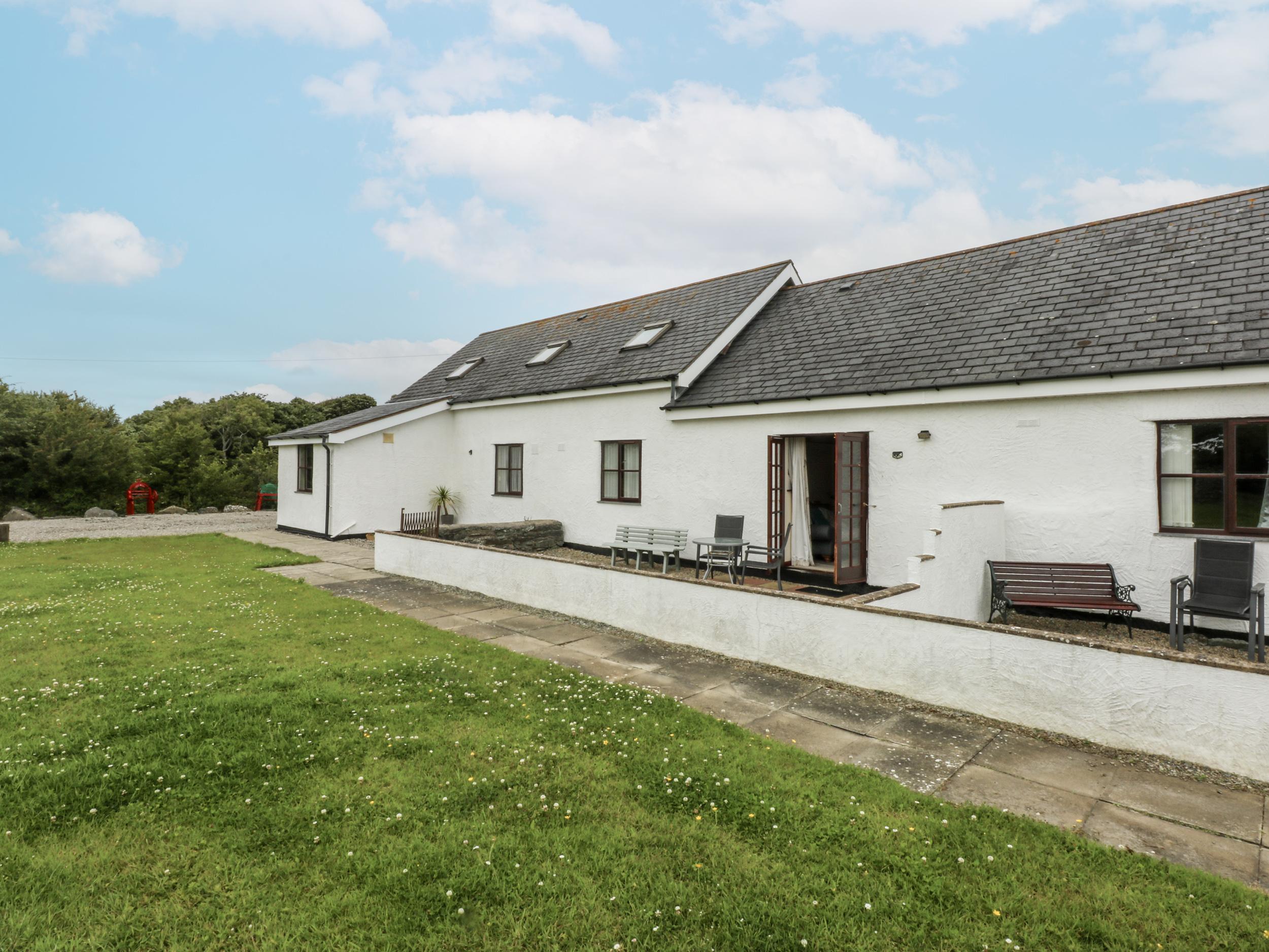 Holiday Cottage Reviews for Florence Cottage - Holiday Cottage in Caergeiliog, Isle of Anglesey