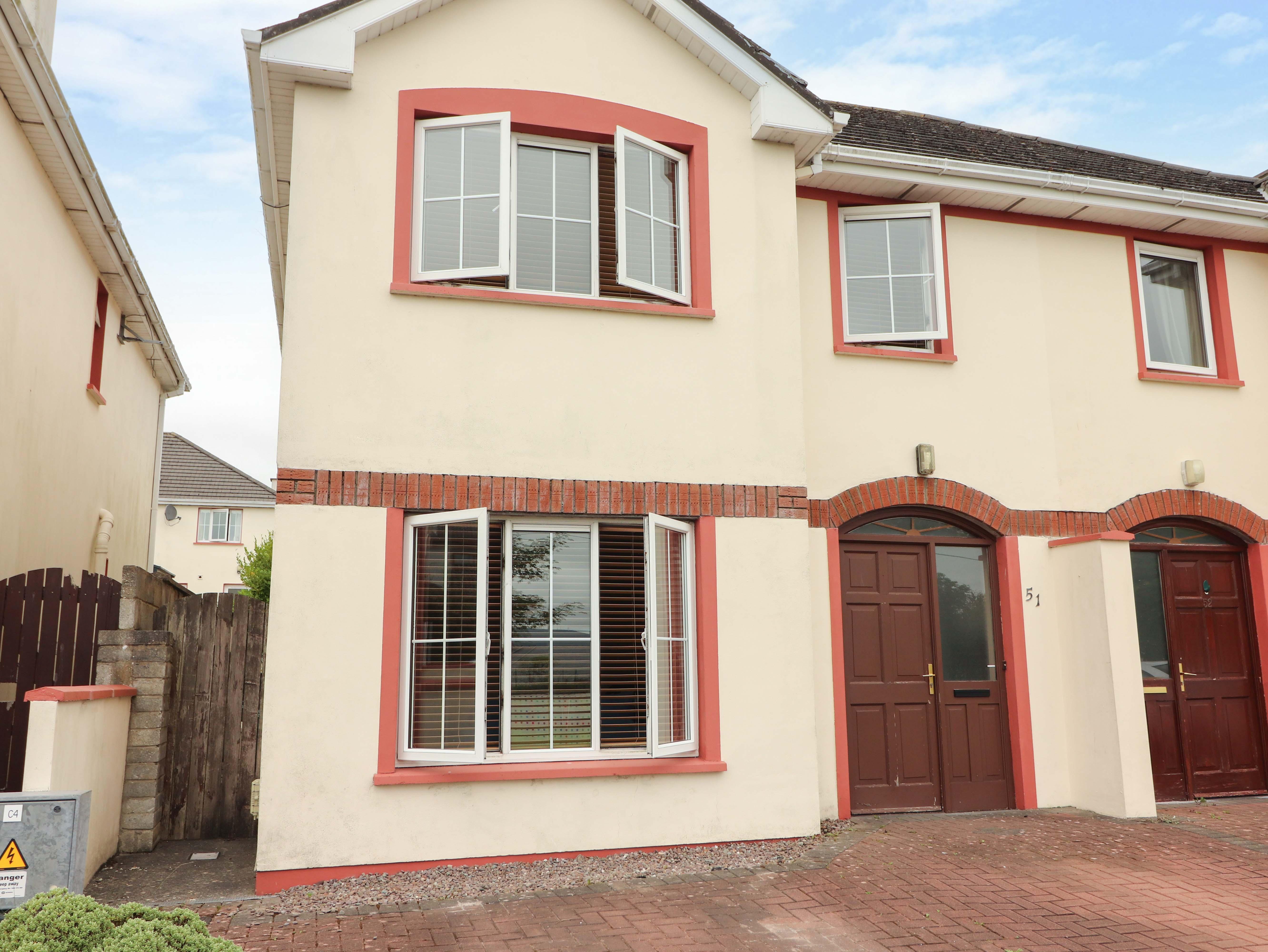 Holiday Cottage Reviews for 51 Woodview Park - Holiday Cottage in Tralee, Kerry
