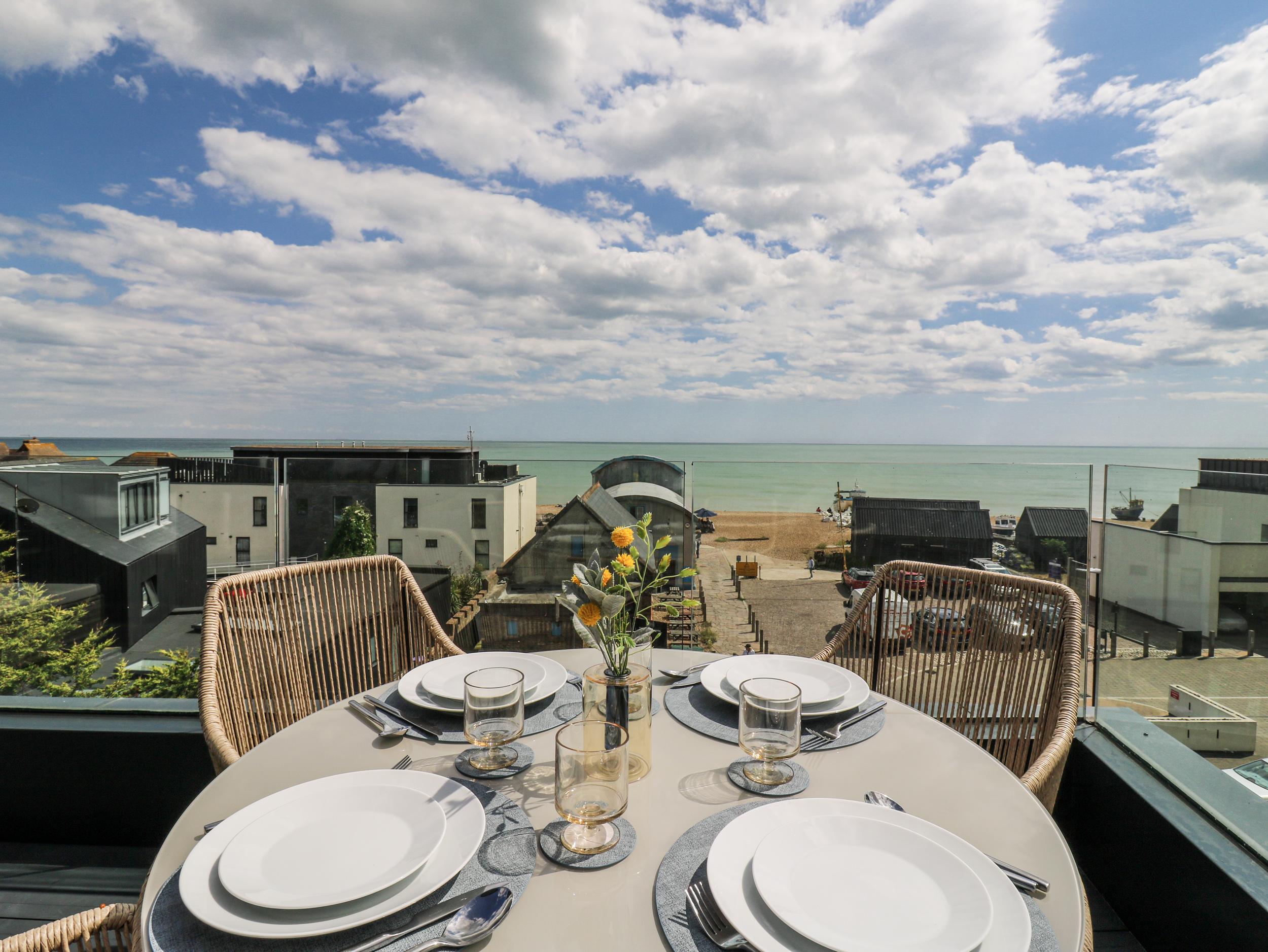 Holiday Cottage Reviews for Flat 4 - Penthouse - Holiday Cottage in Hythe, Kent