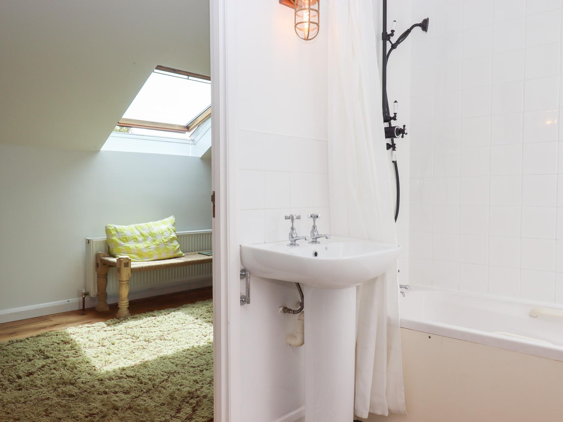 Sc 1753086527 1179242 23