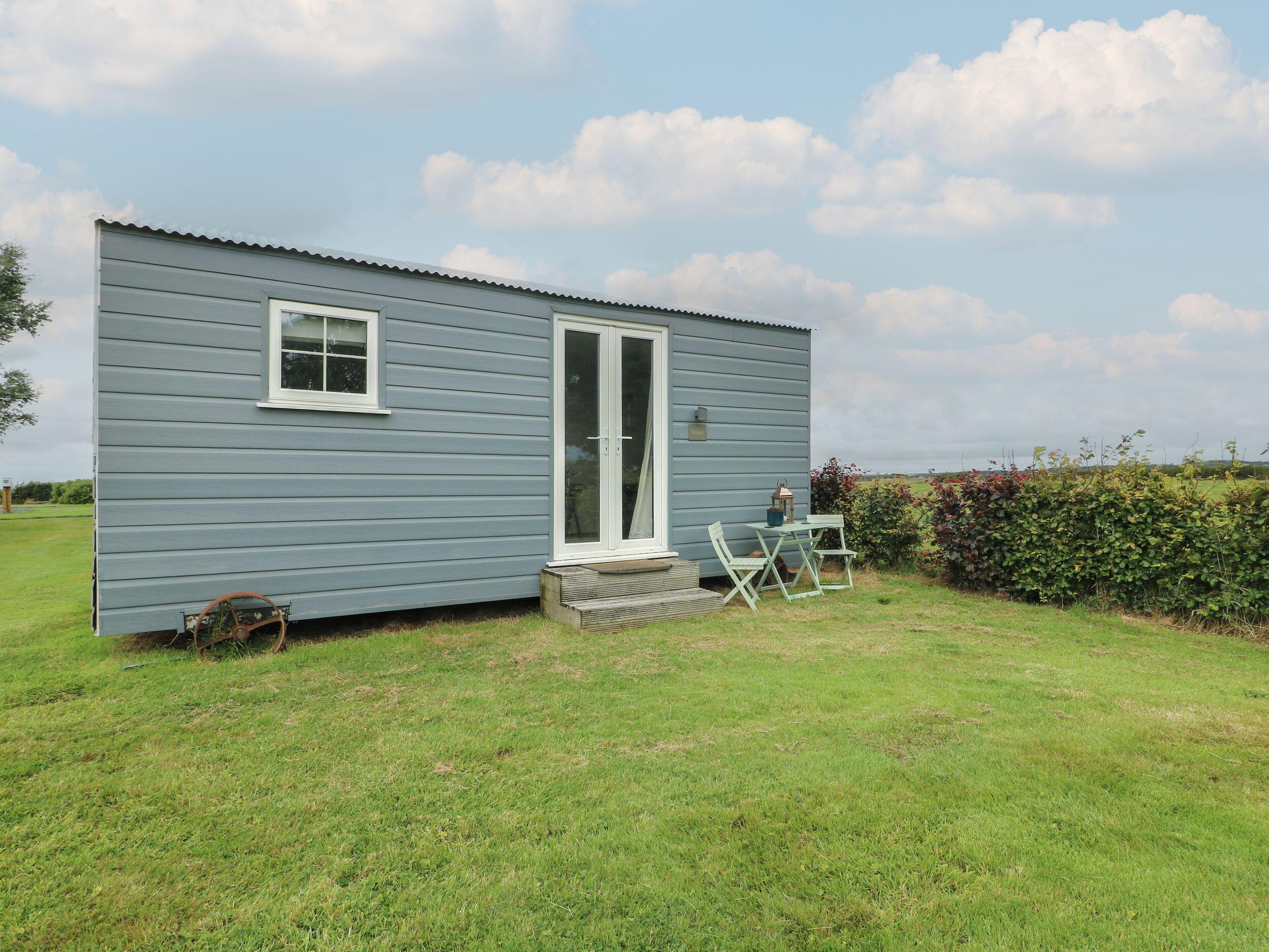 Holiday Cottage Reviews for Llewelyn Shepherds Hut - Holiday Cottage in Rhosneigr, Isle of Anglesey