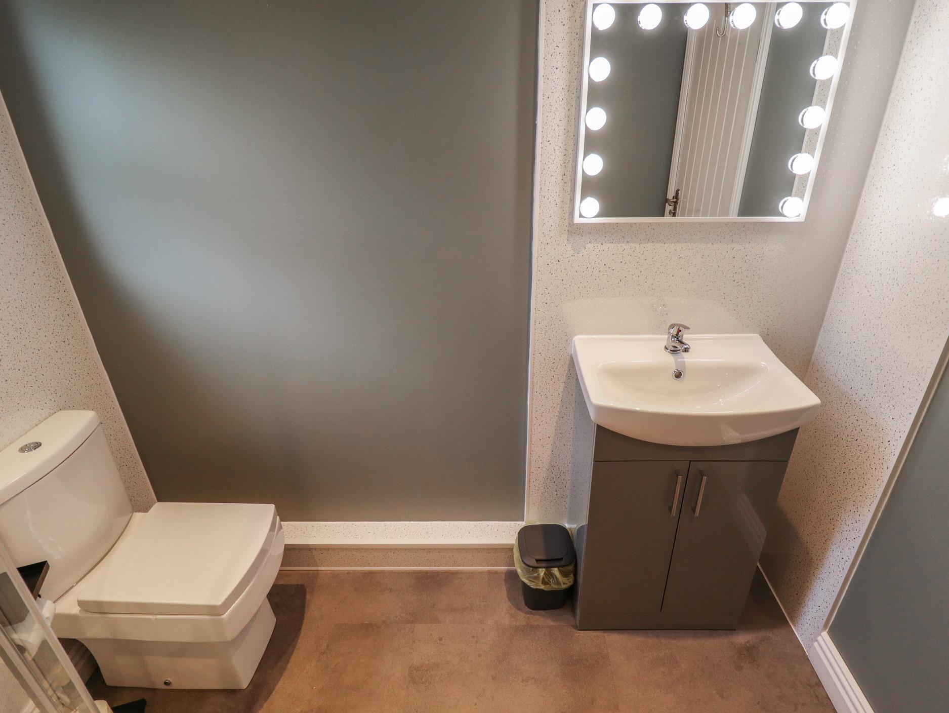 Sc 1754989987 1181885 13