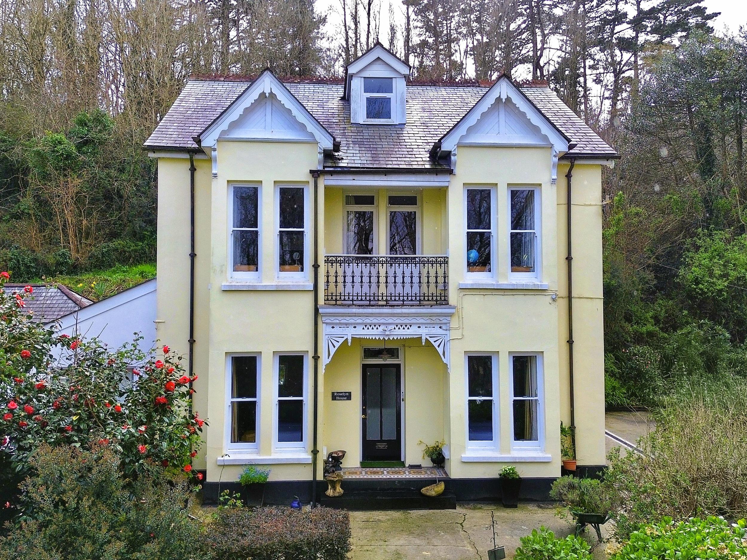 Roselyn House