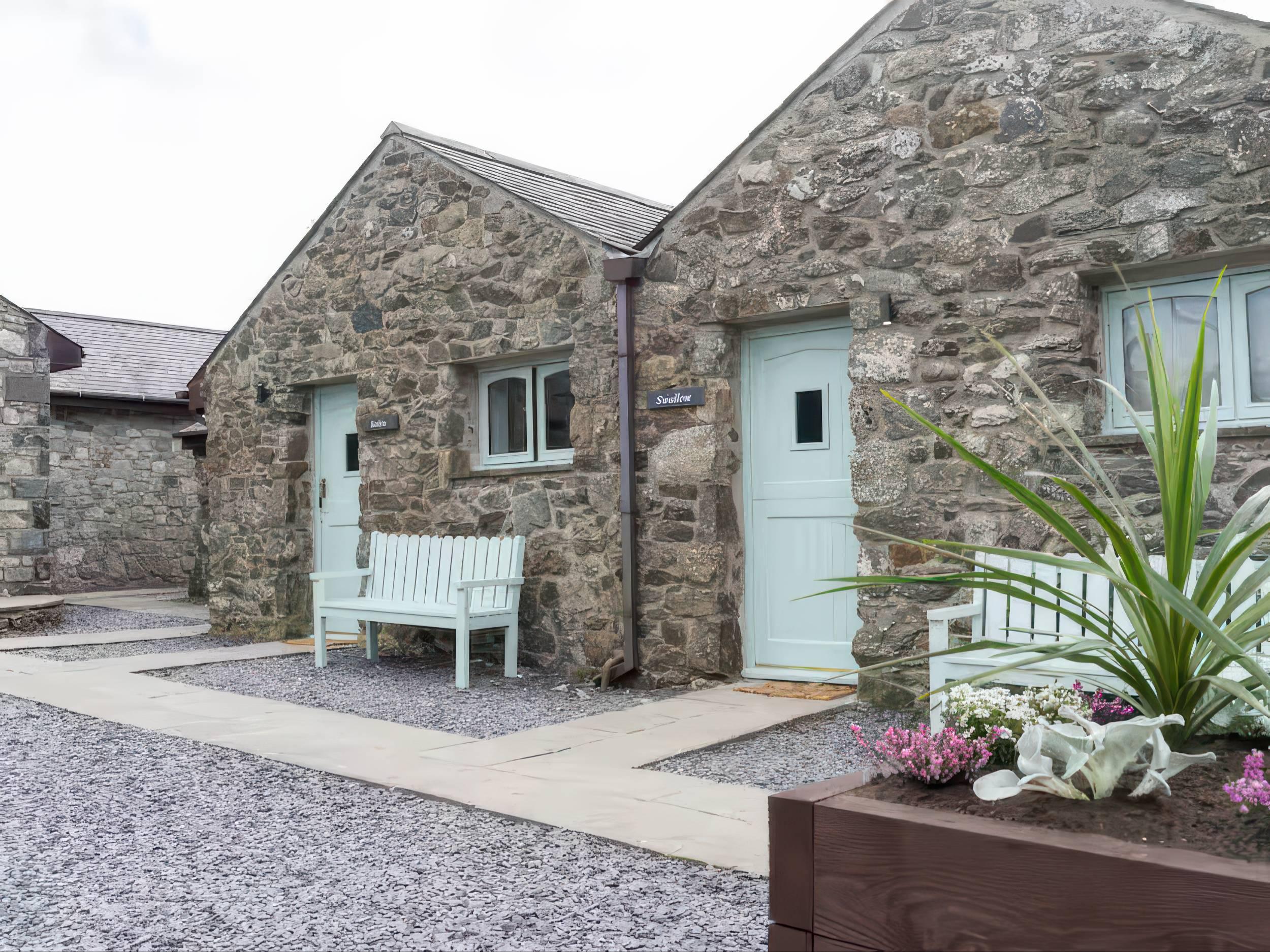 Holiday Cottage Reviews for Black Bird Cottage - Holiday Cottage in Malltraeth, Isle of Anglesey