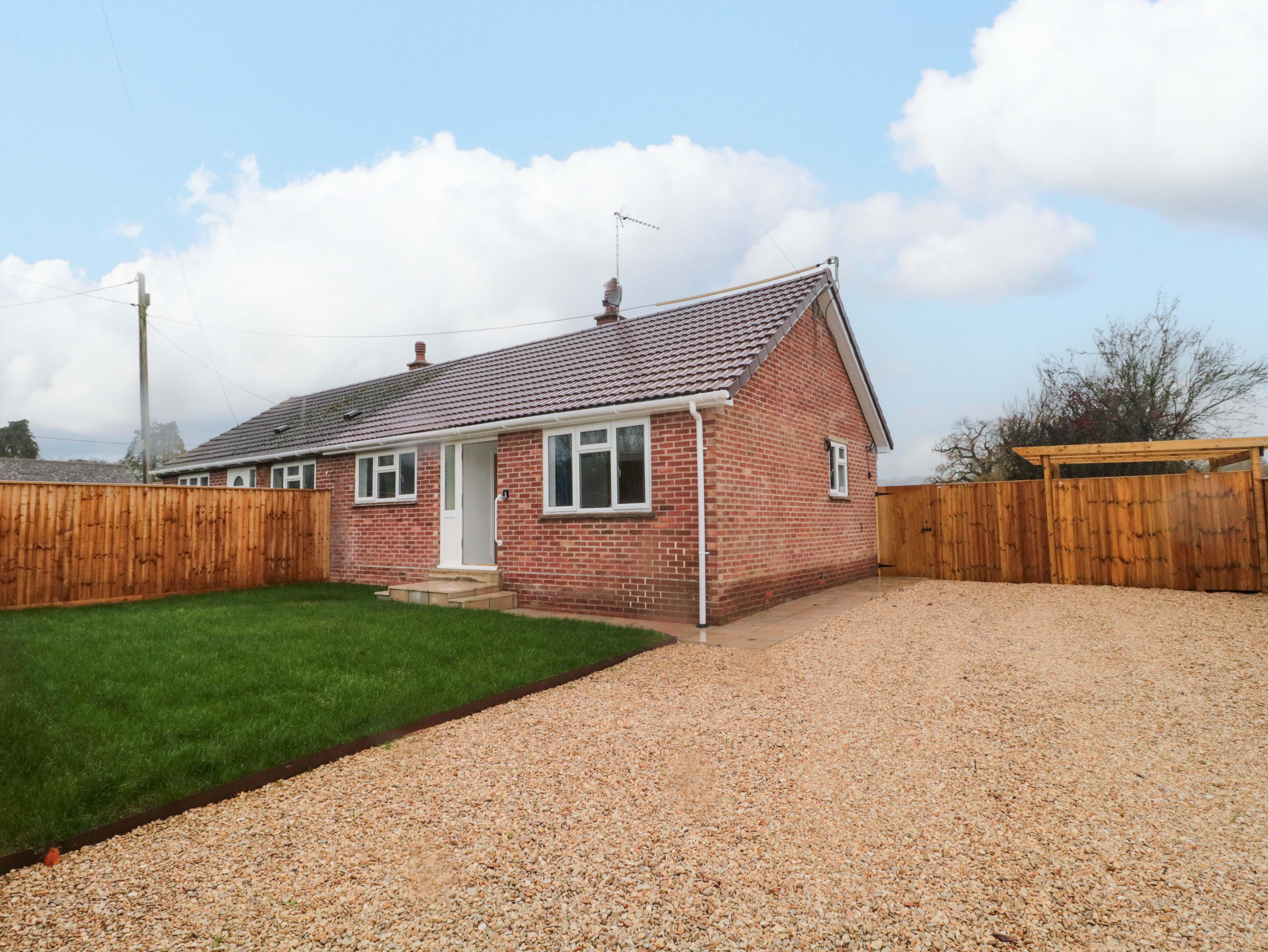 Holiday Cottage Reviews for 2 Stroud Bungalows - Holiday Cottage in Shaftesbury, Dorset