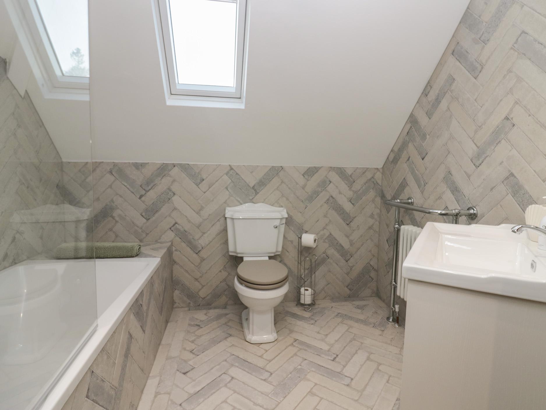 Sc 1763720868 1192486 27
