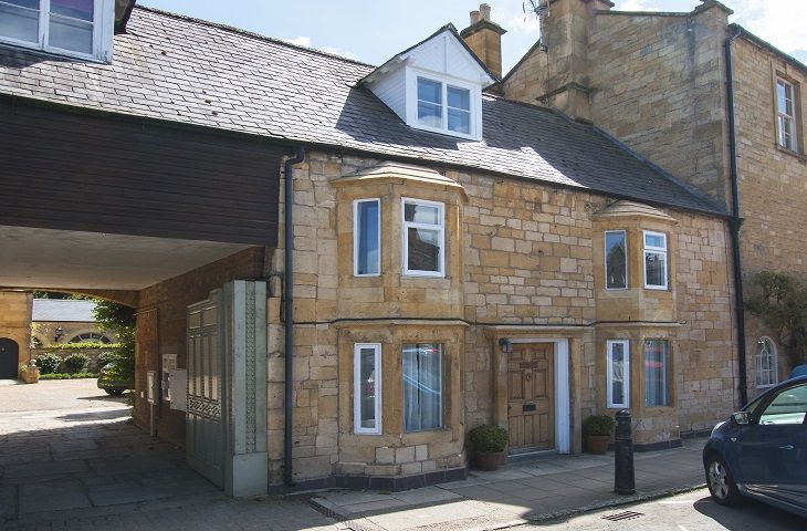 Sherborne House Chipping Campden Housefront