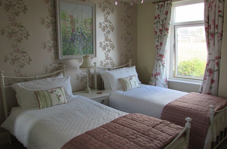 The Crag House Lbay Twin Bedroom